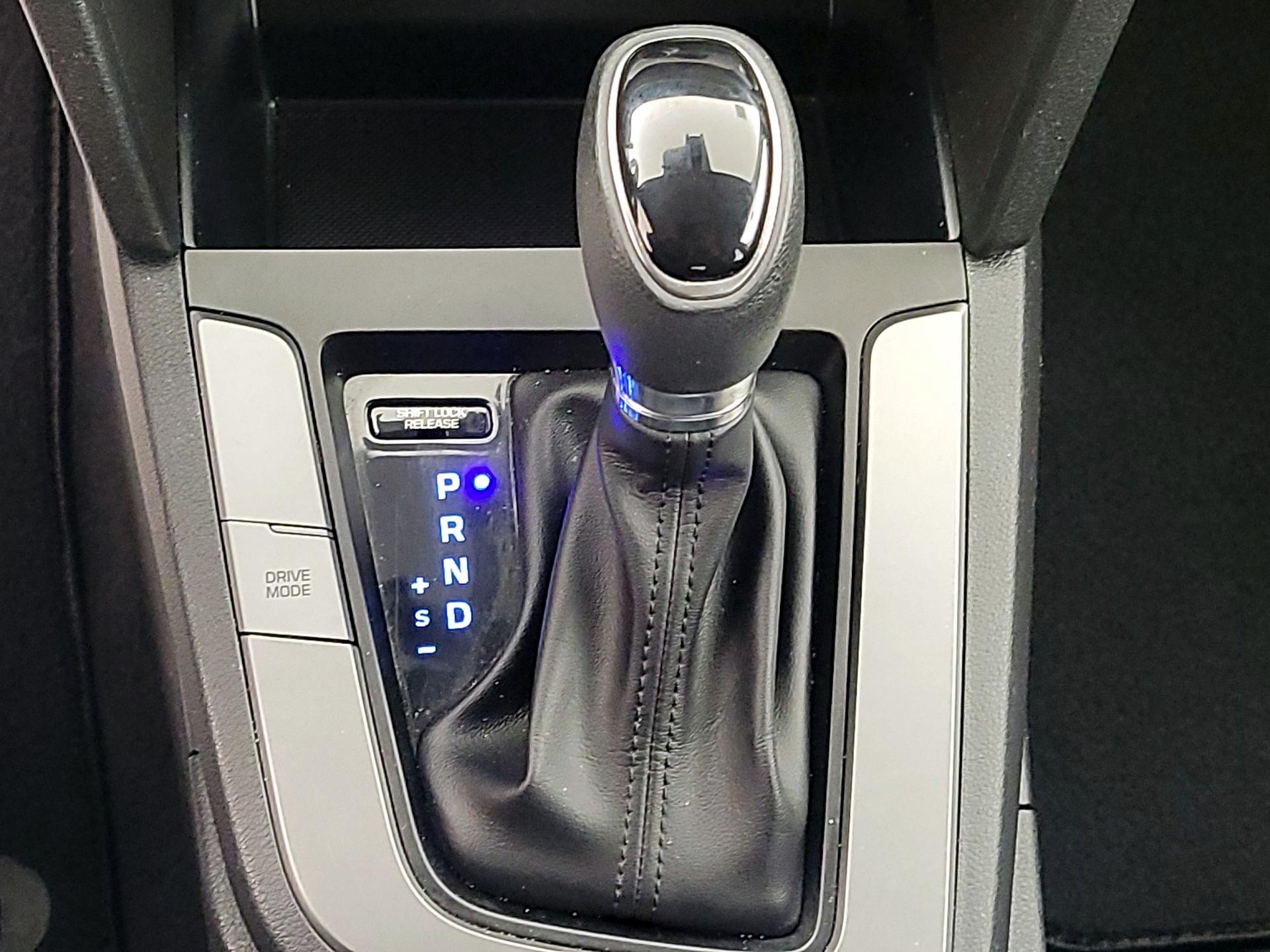 Thumbnail: 2020 Hyundai Elantra - 17