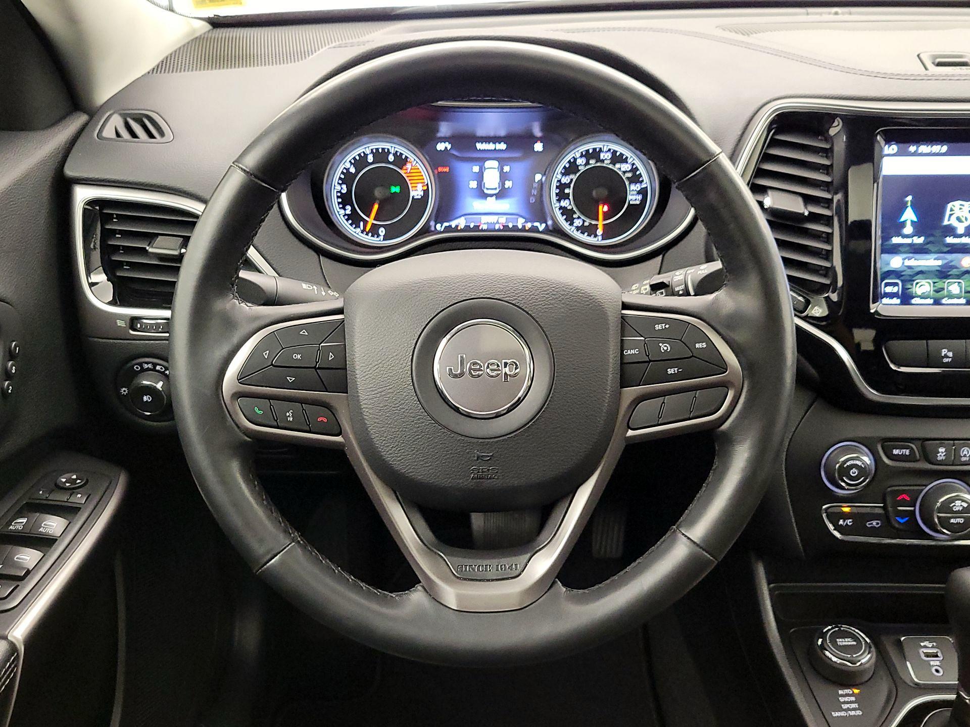 Thumbnail: 2020 Jeep Cherokee - 10