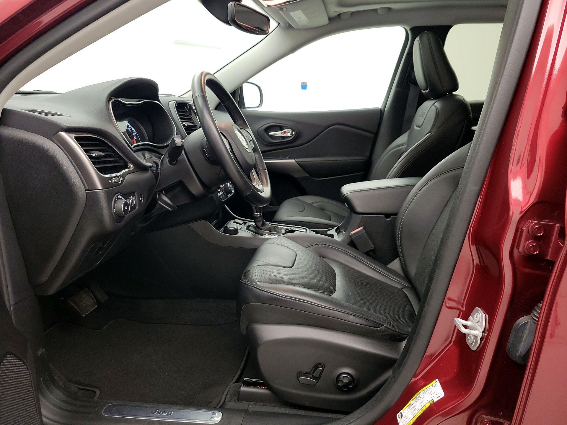 Thumbnail: 2020 Jeep Cherokee - 11