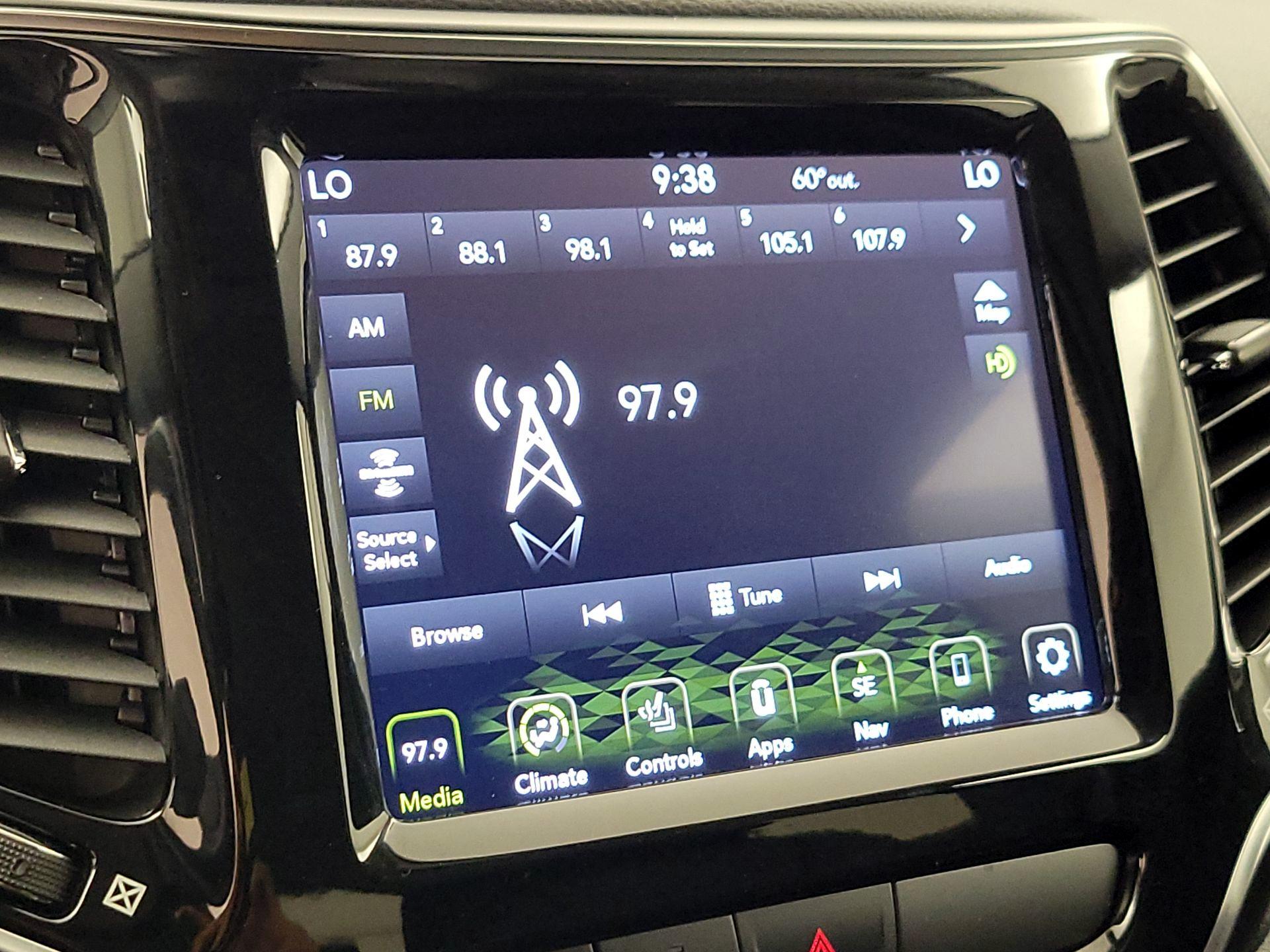 Thumbnail: 2020 Jeep Cherokee - 16