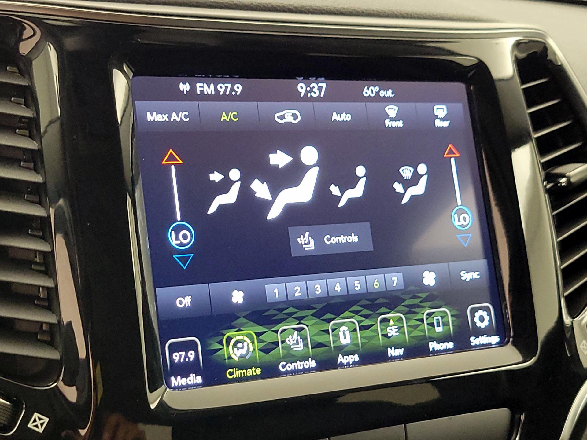 Thumbnail: 2020 Jeep Cherokee - 17