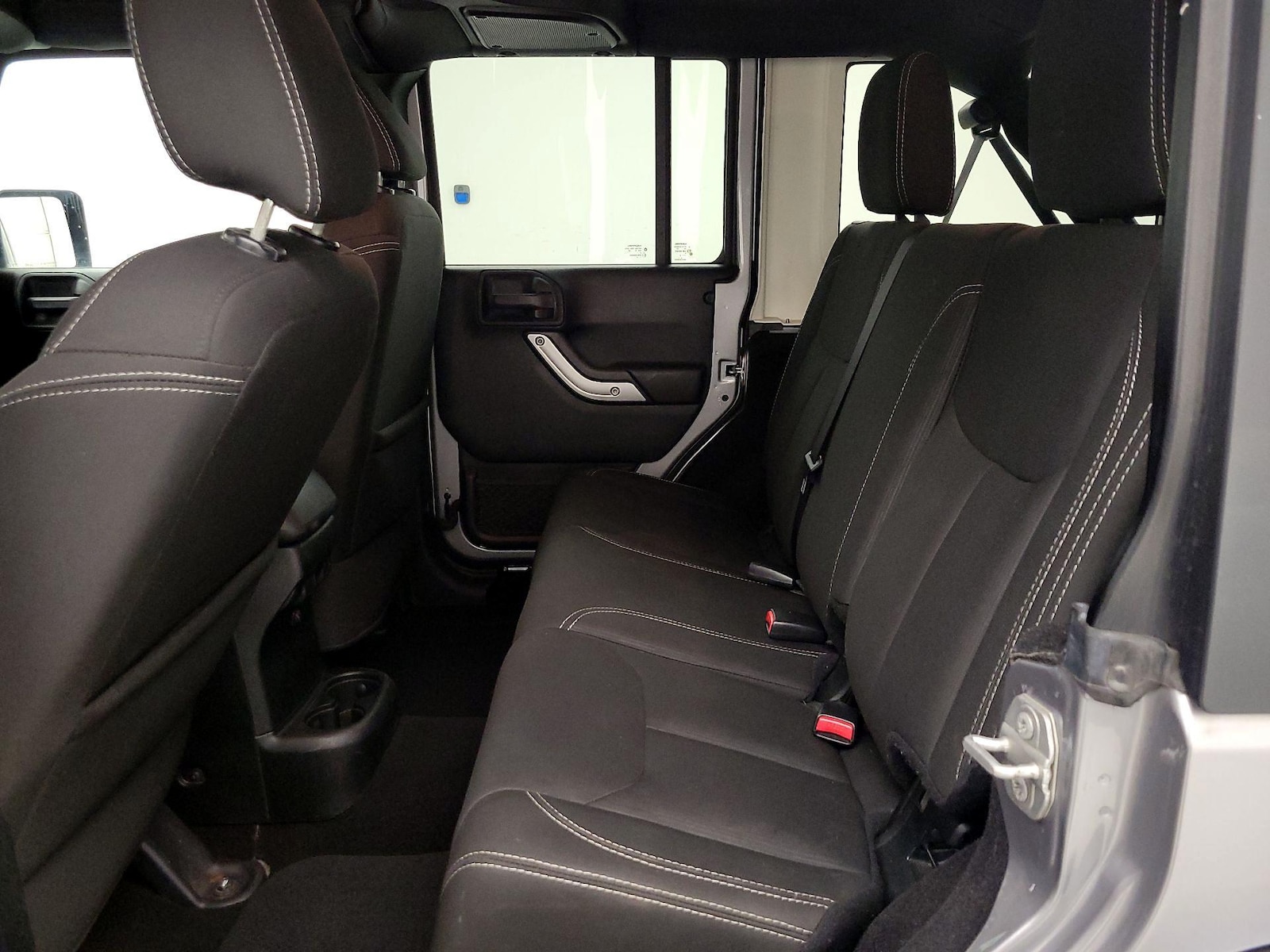 2018 Jeep Wrangler JK Unlimited Sahara - Photo 18