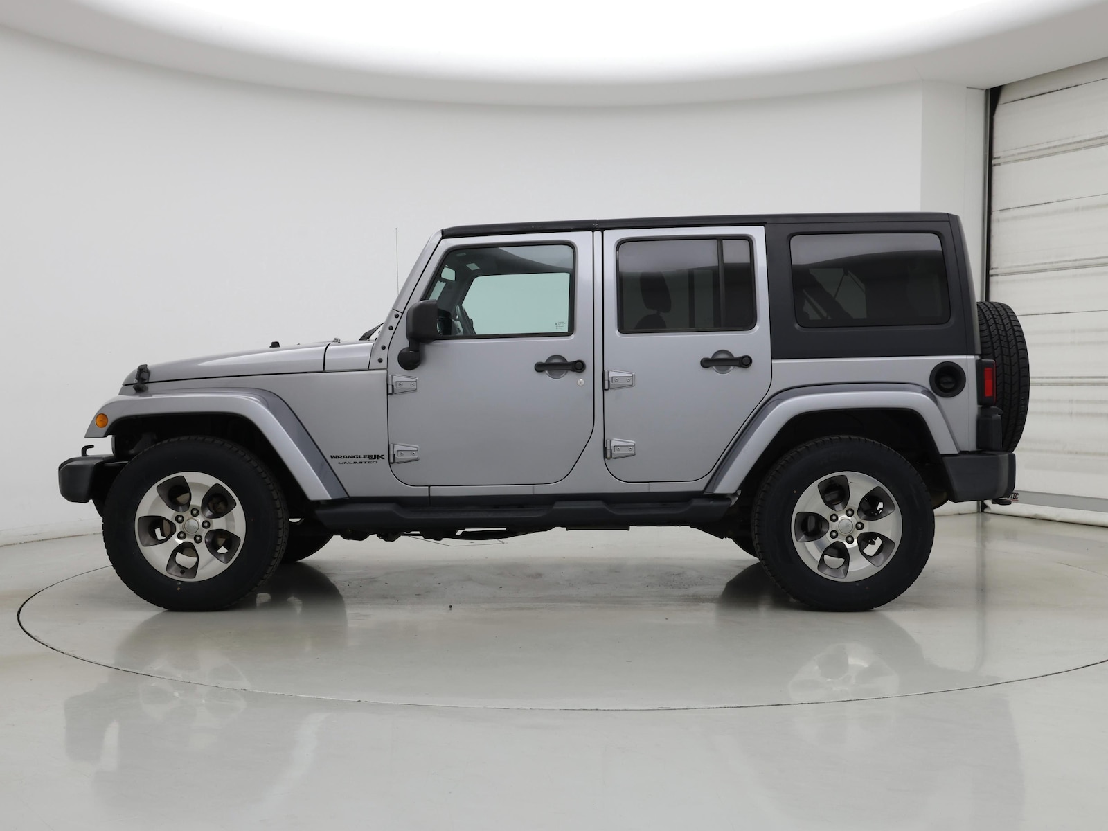 2018 Jeep Wrangler JK Unlimited Sahara - Photo 4