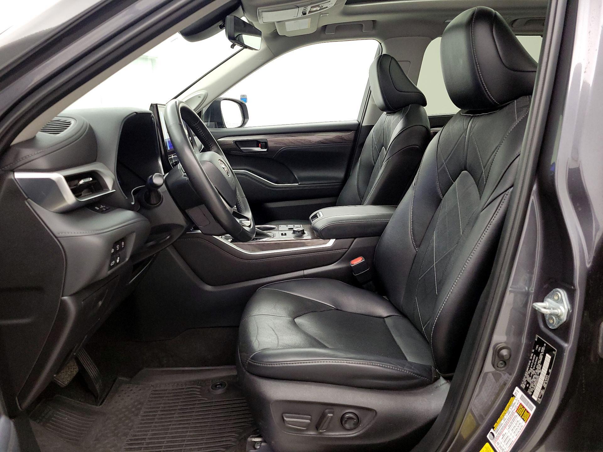Thumbnail: 2023 Toyota Highlander - 11