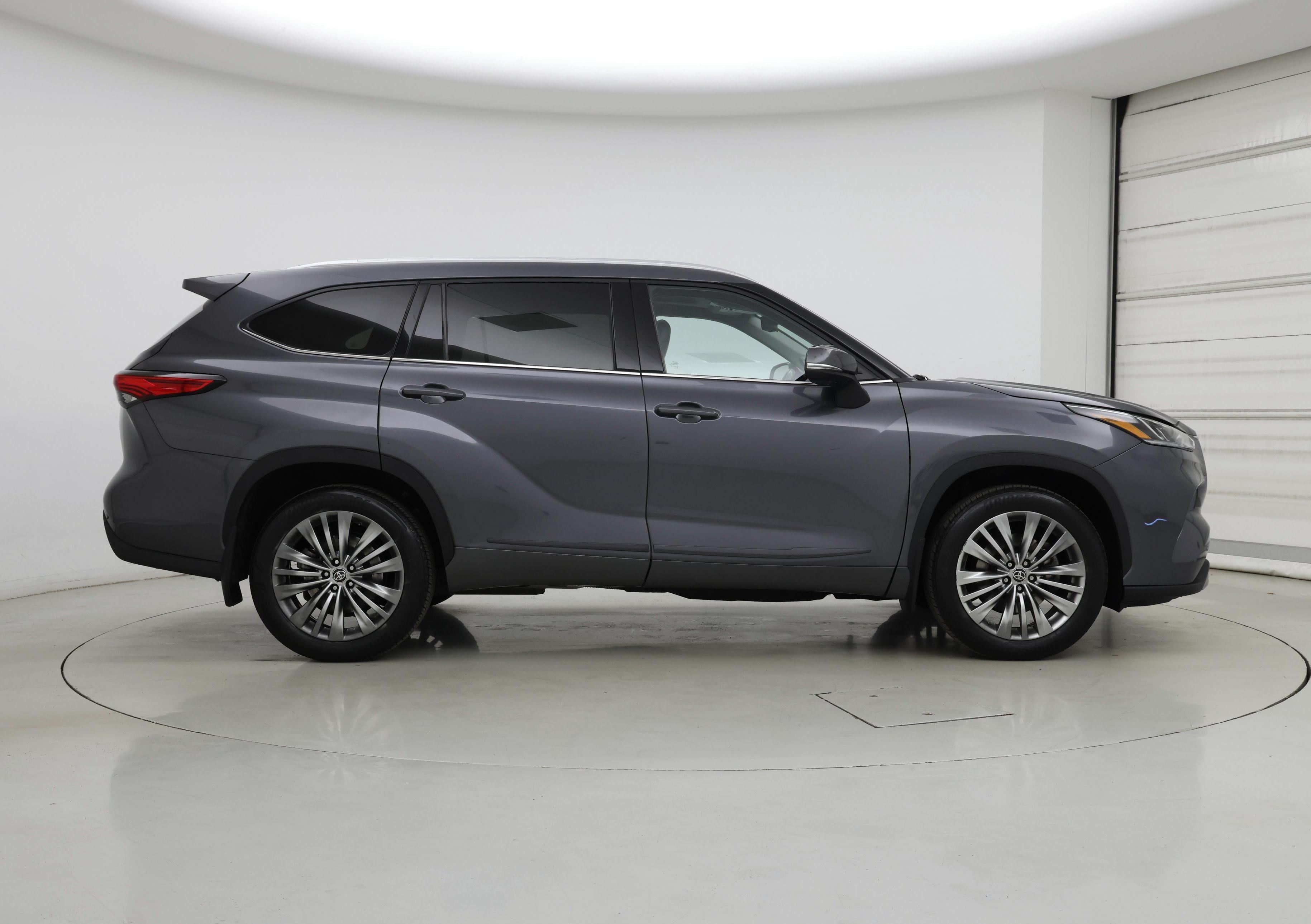 Thumbnail: 2023 Toyota Highlander - 7