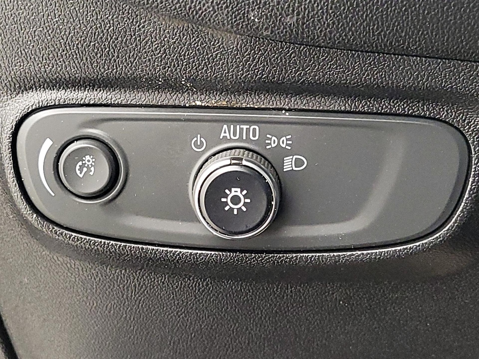 2018 Chevrolet Equinox LS - Photo 14