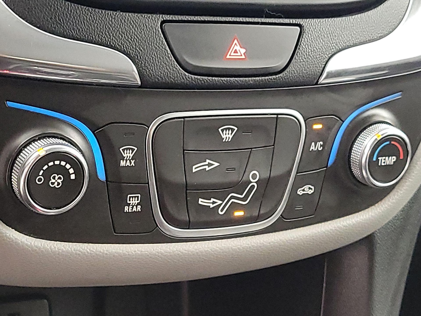 2018 Chevrolet Equinox LS - Photo 17