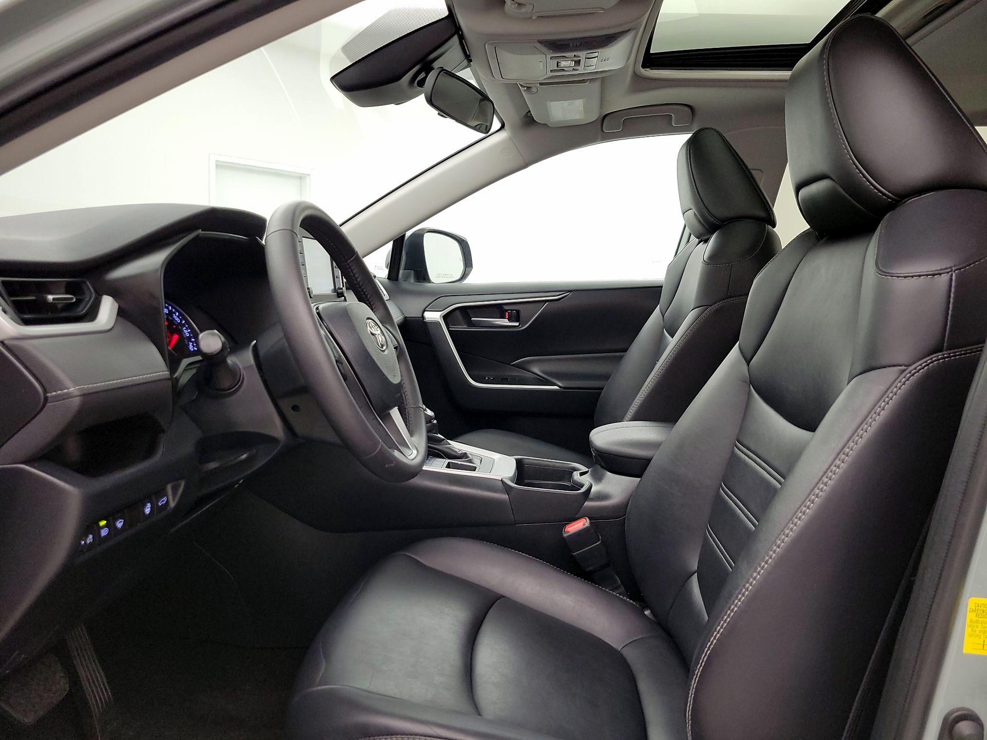 Thumbnail: 2019 Toyota RAV4 - 11