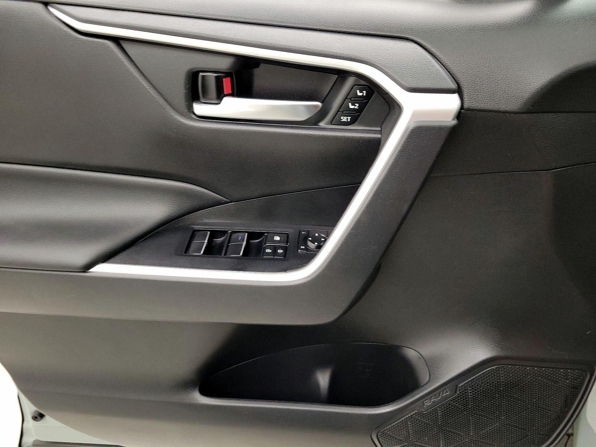 Thumbnail: 2019 Toyota RAV4 - 12