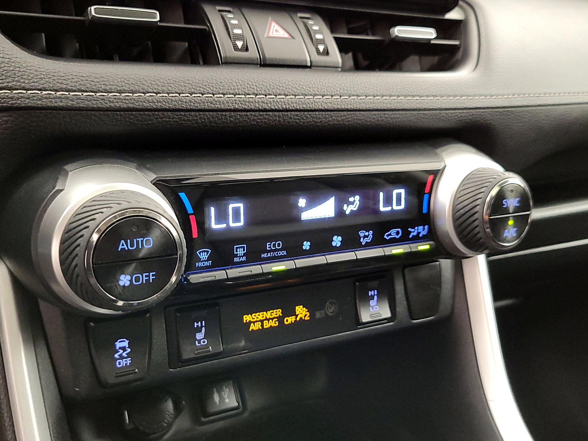 Thumbnail: 2019 Toyota RAV4 - 16