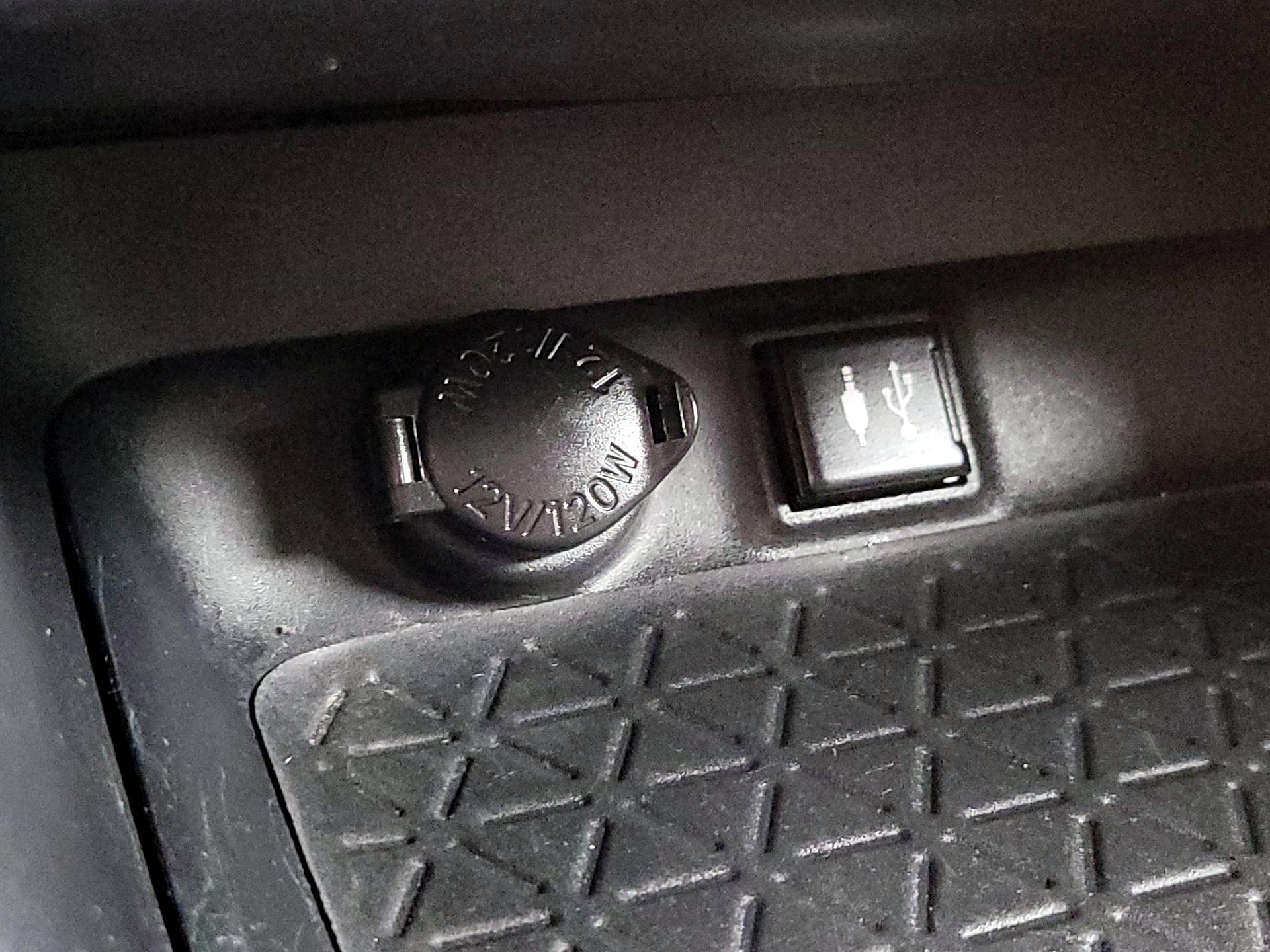 Thumbnail: 2019 Toyota RAV4 - 18