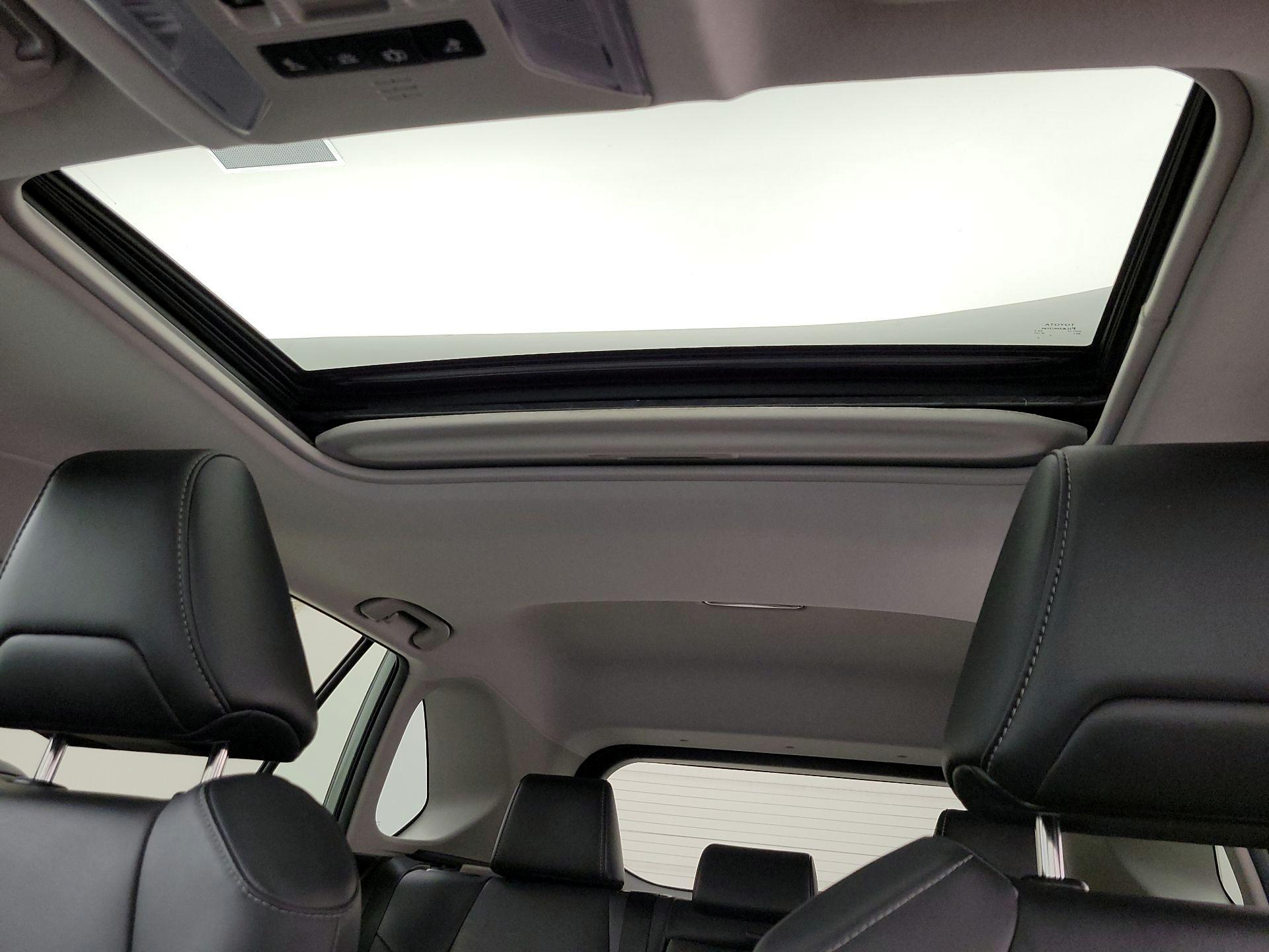 Thumbnail: 2019 Toyota RAV4 - 19