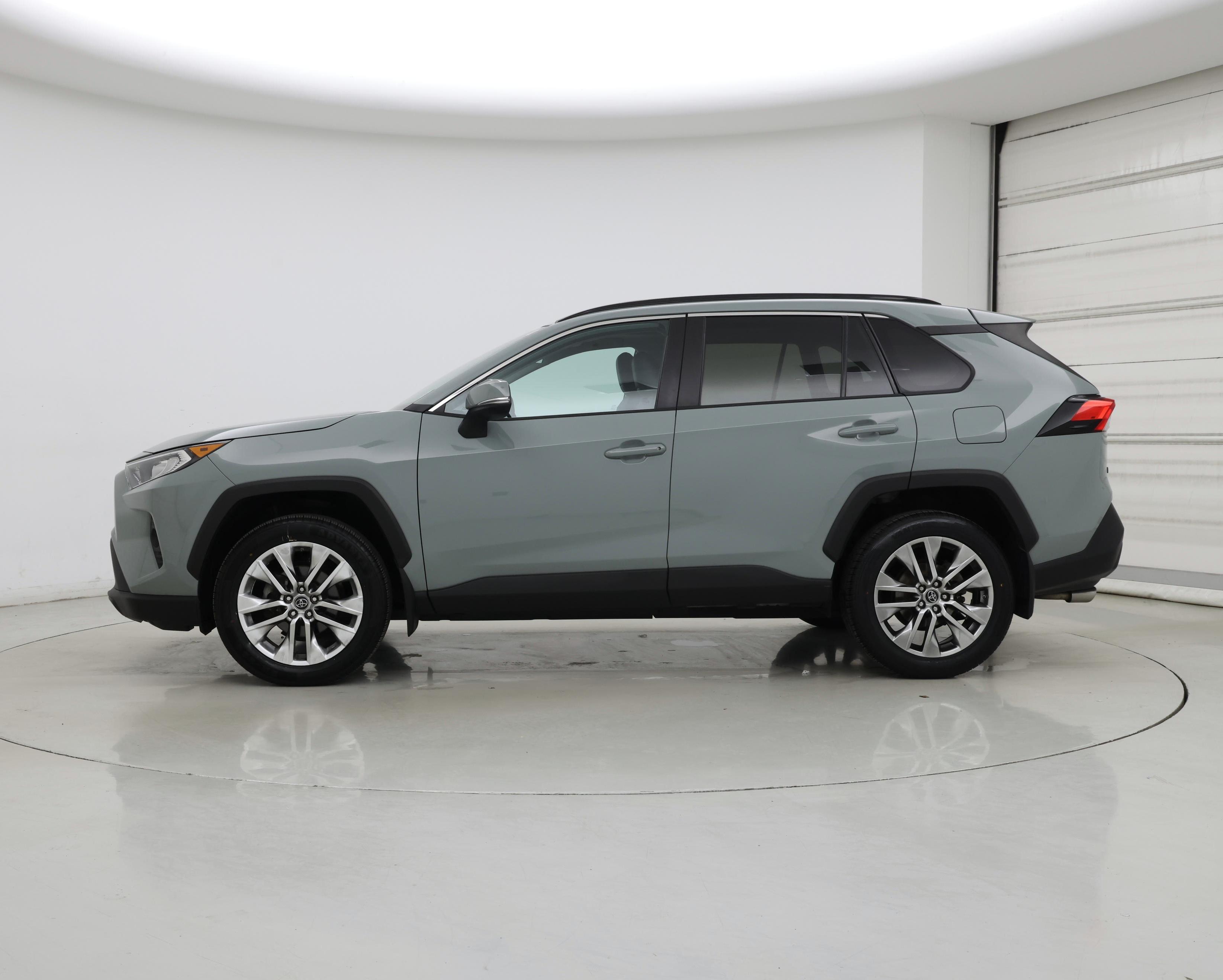 Thumbnail: 2019 Toyota RAV4 - 3