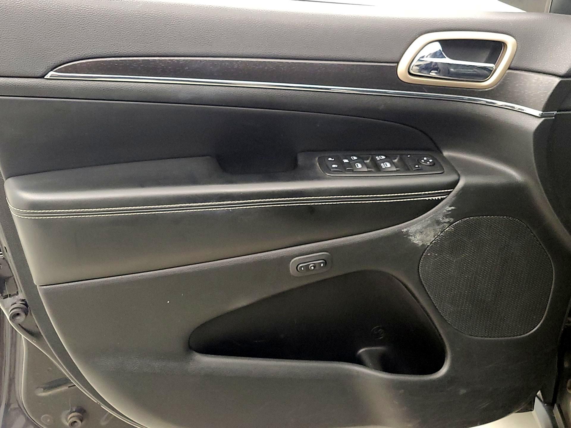 Thumbnail: 2015 Jeep Grand Cherokee - 12