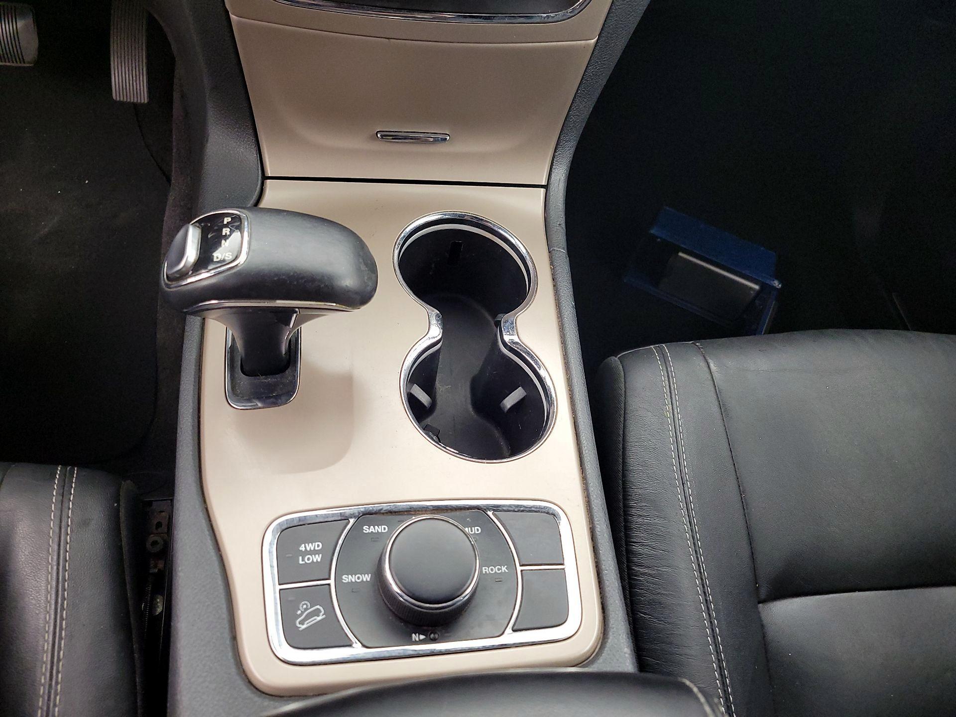 Thumbnail: 2015 Jeep Grand Cherokee - 18