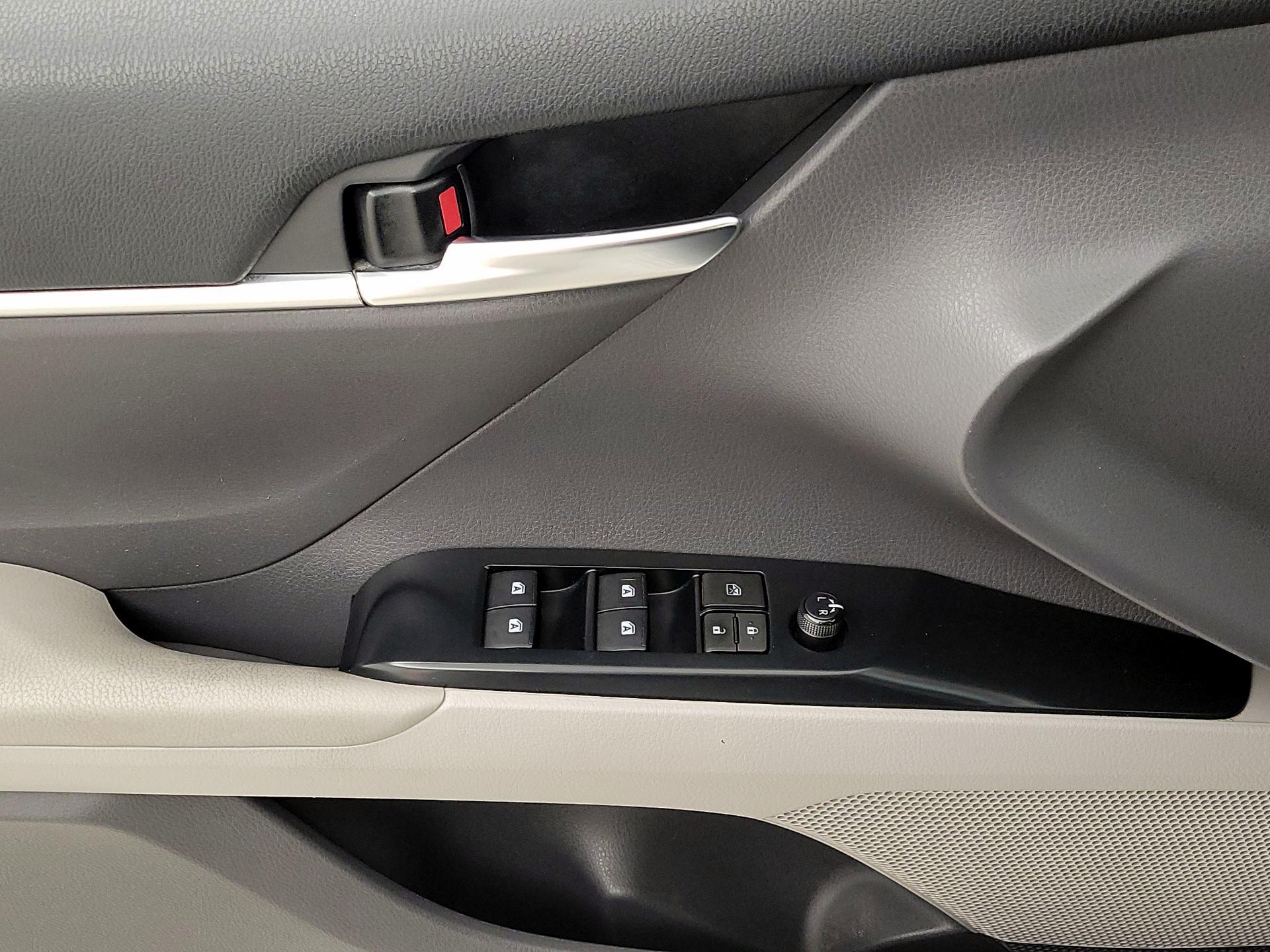 Thumbnail: 2018 Toyota Camry - 12