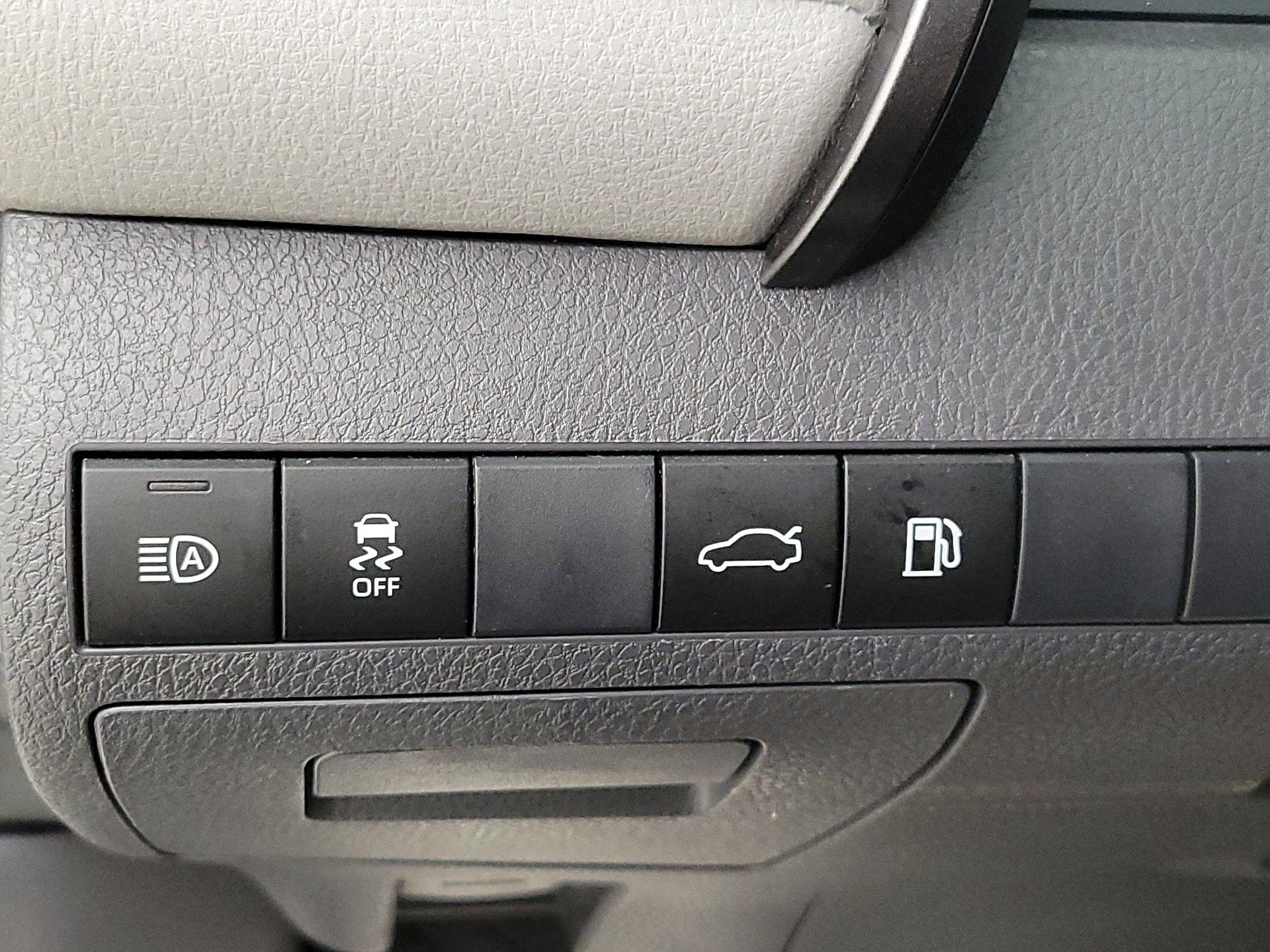 Thumbnail: 2018 Toyota Camry - 13
