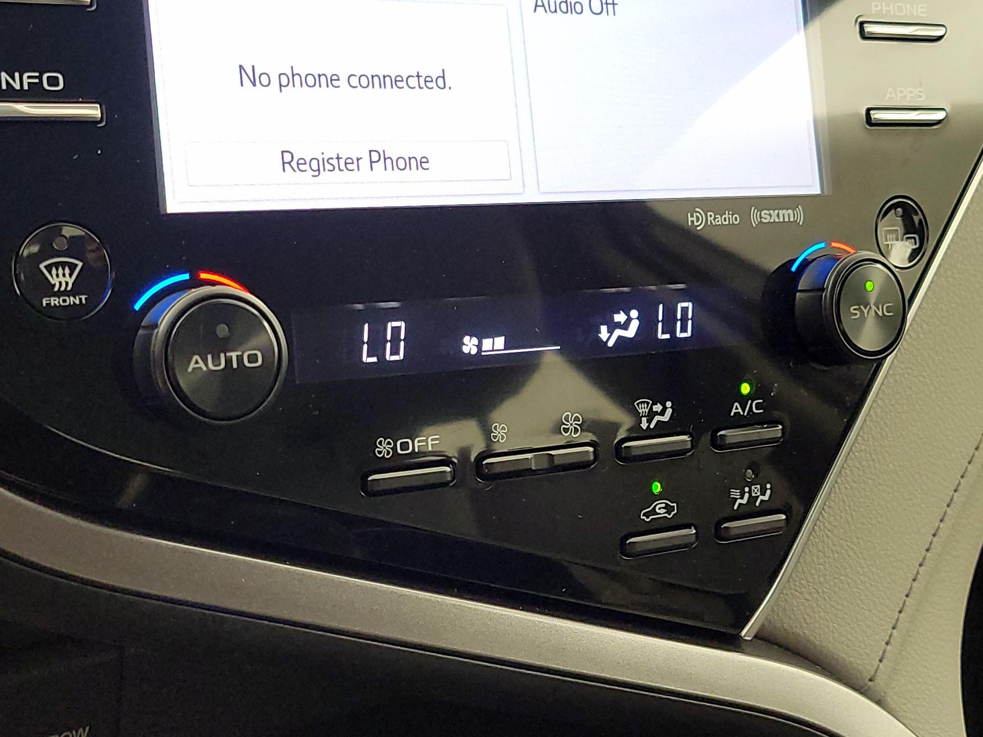Thumbnail: 2018 Toyota Camry - 16