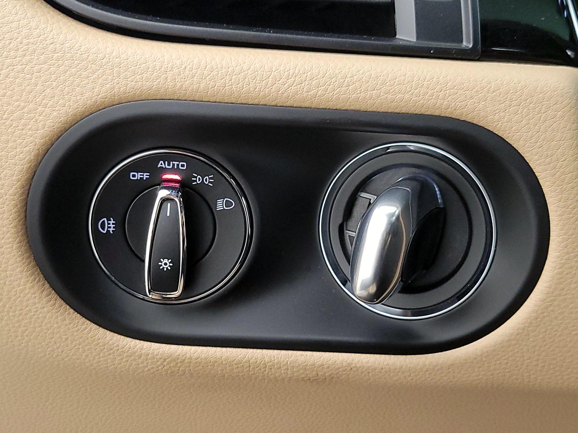 Thumbnail: 2025 Porsche Macan - 13