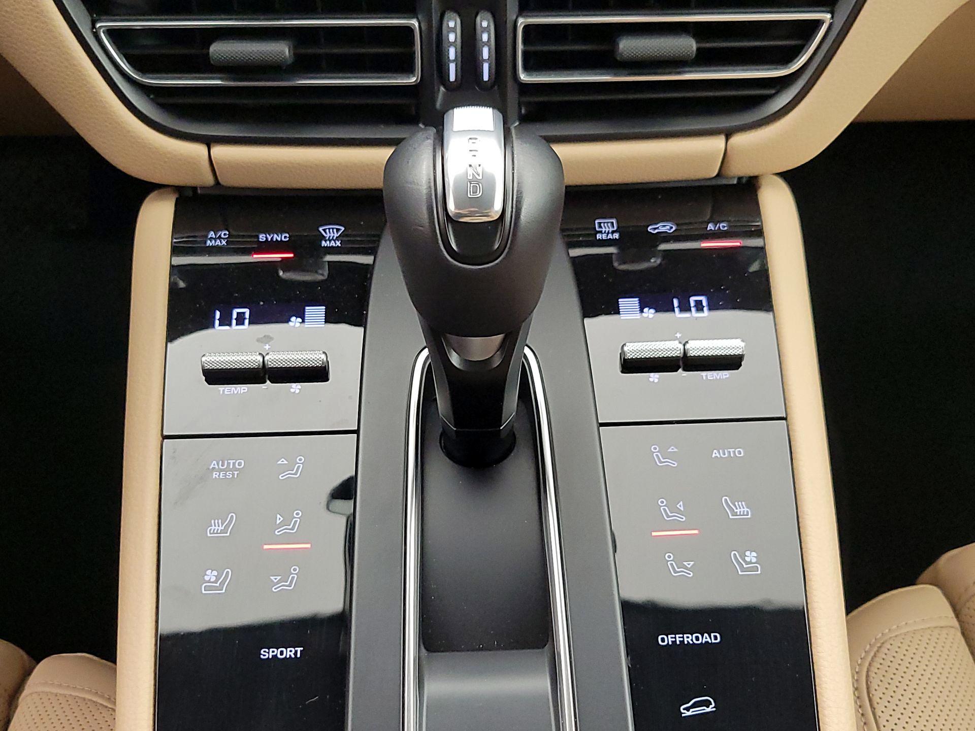 Thumbnail: 2025 Porsche Macan - 18