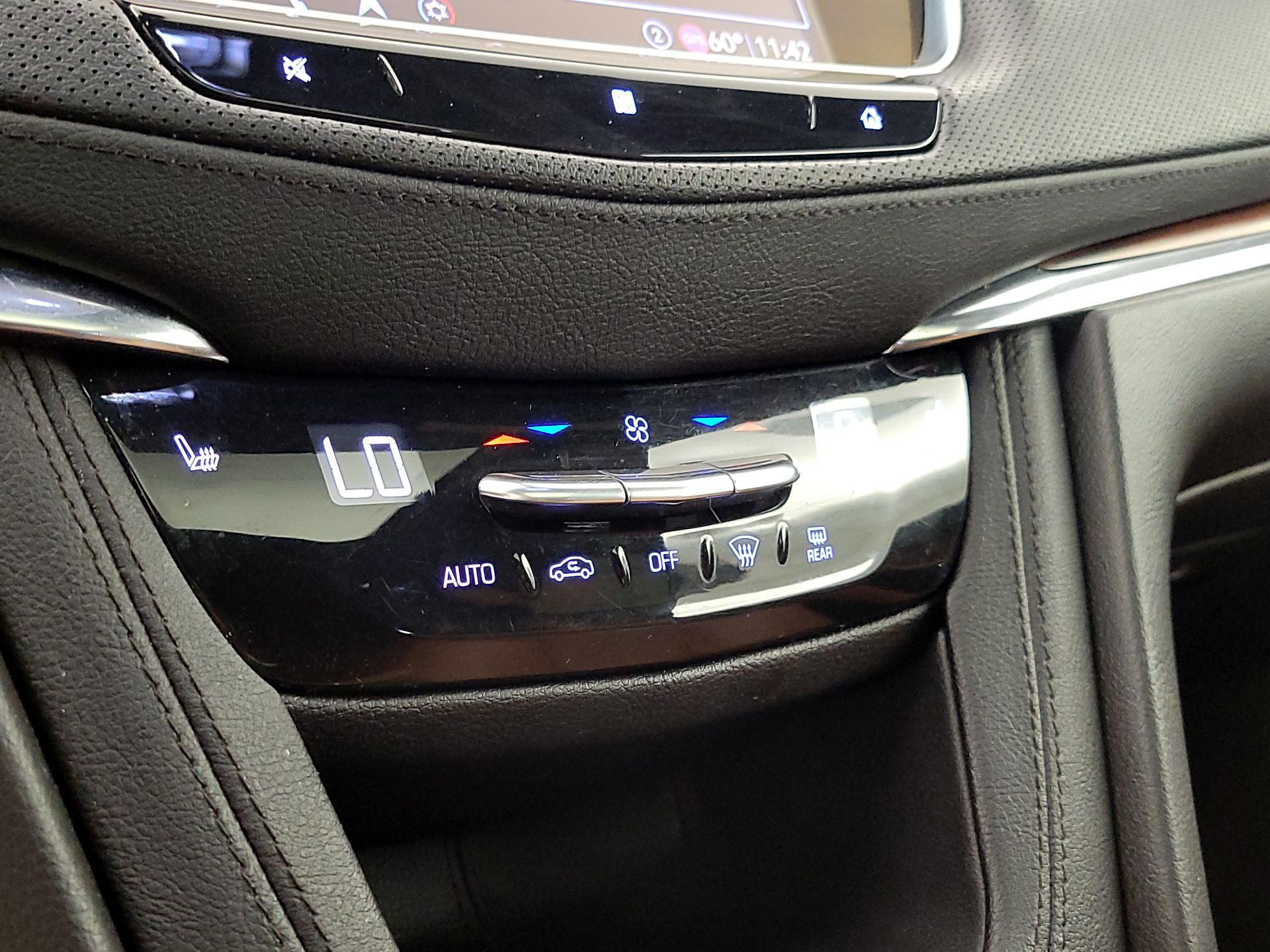 Thumbnail: 2020 Cadillac XT5 - 17