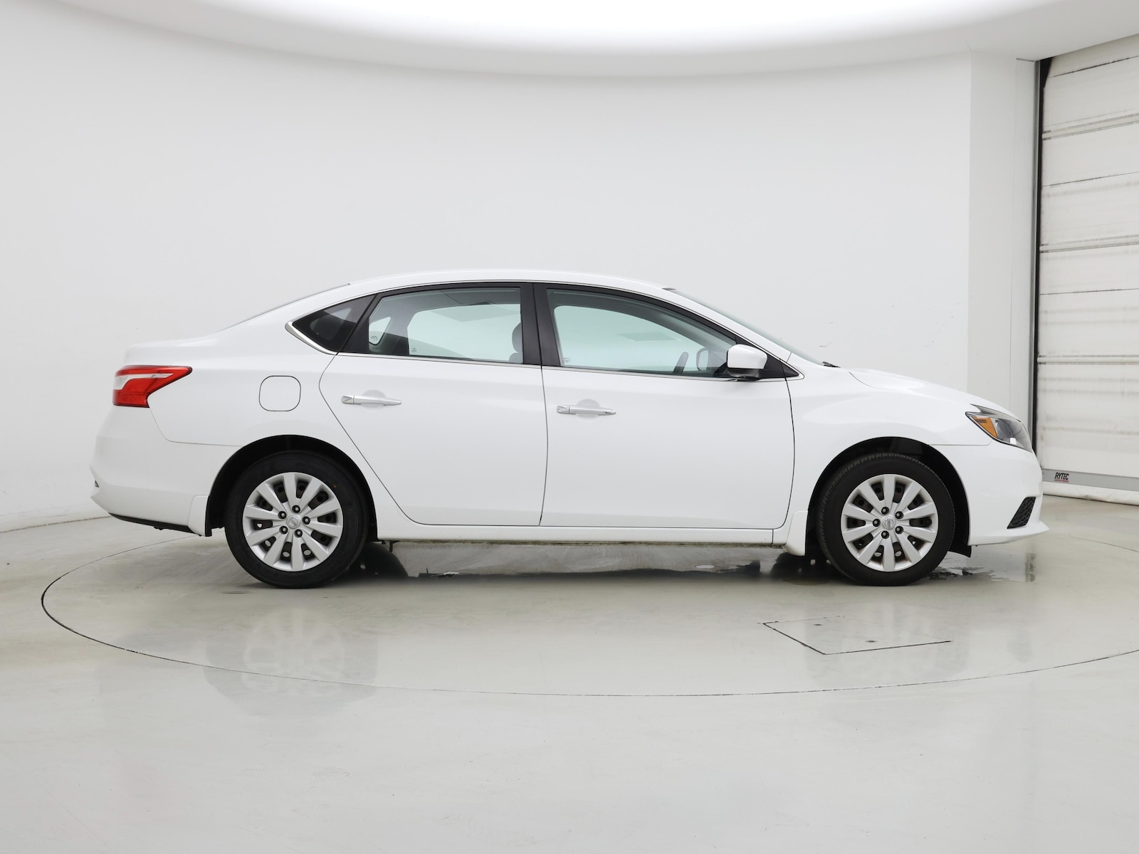 2017 Nissan Sentra S - Photo 8