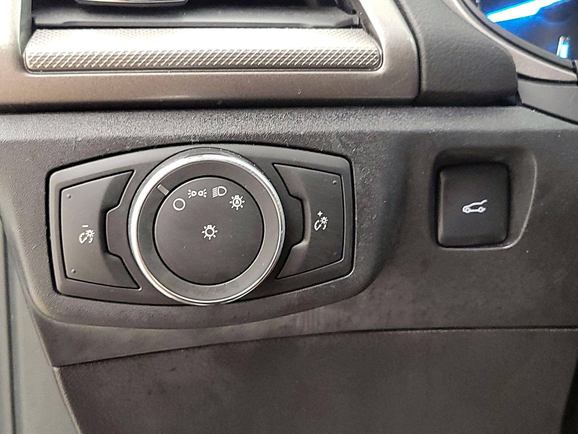 Thumbnail: 2017 Ford Fusion - 13