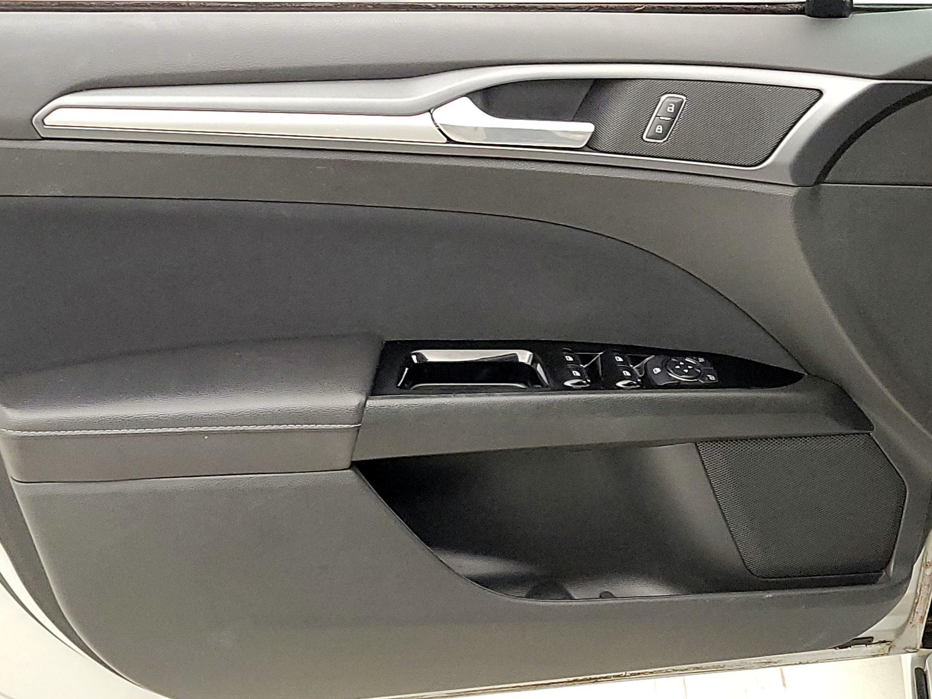 Thumbnail: 2015 Ford Fusion - 12