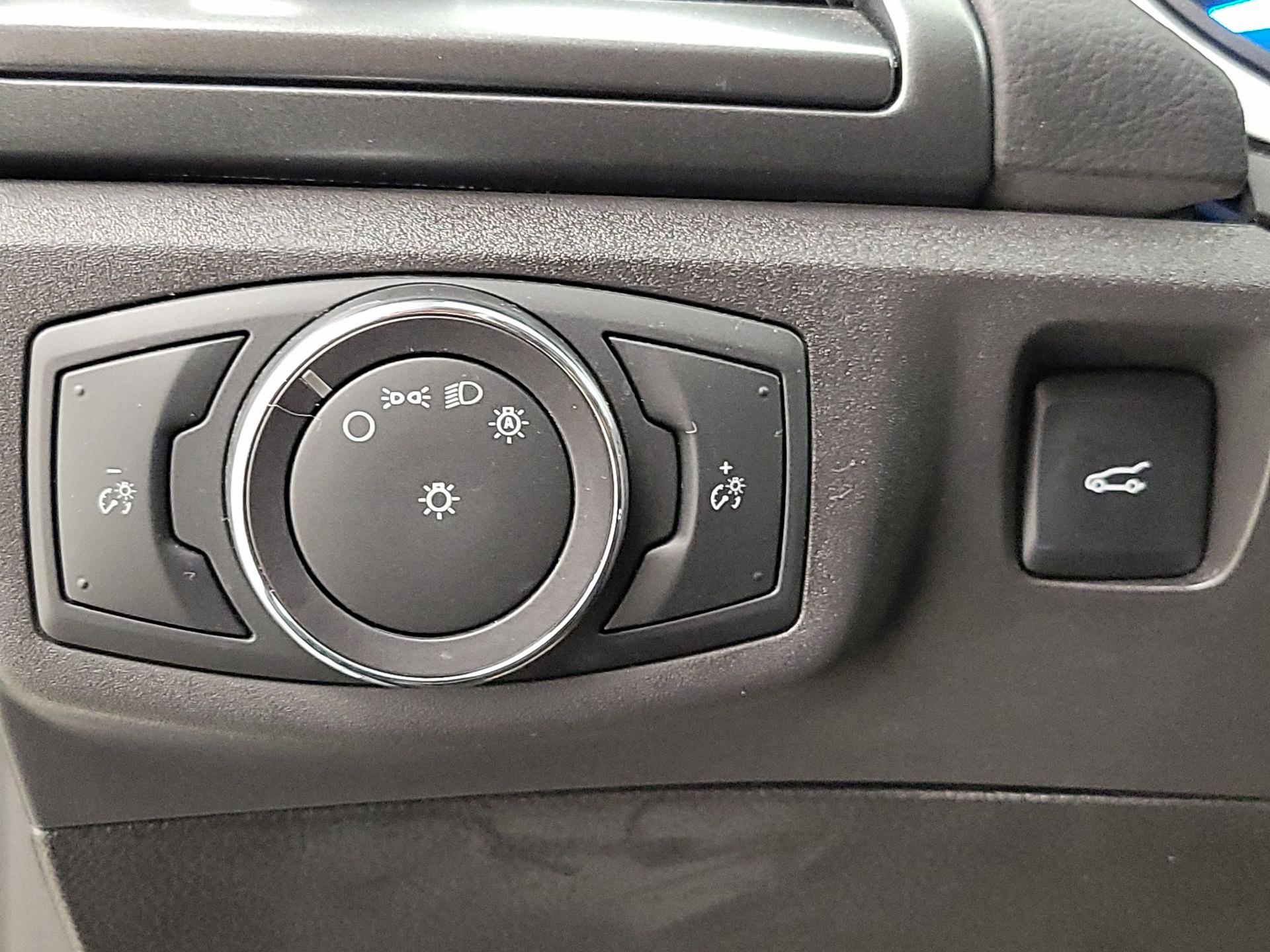 Thumbnail: 2015 Ford Fusion - 13