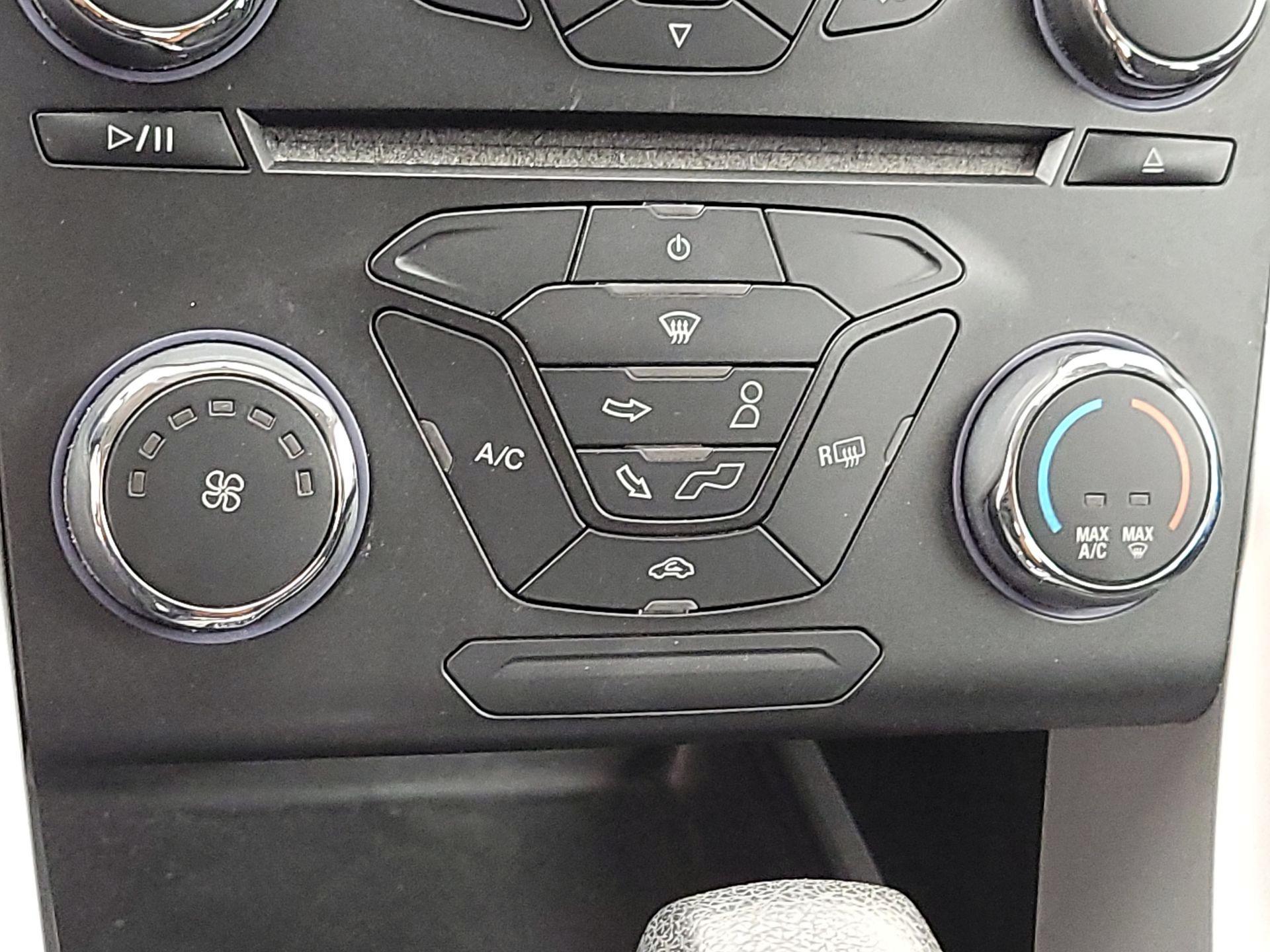 Thumbnail: 2015 Ford Fusion - 16