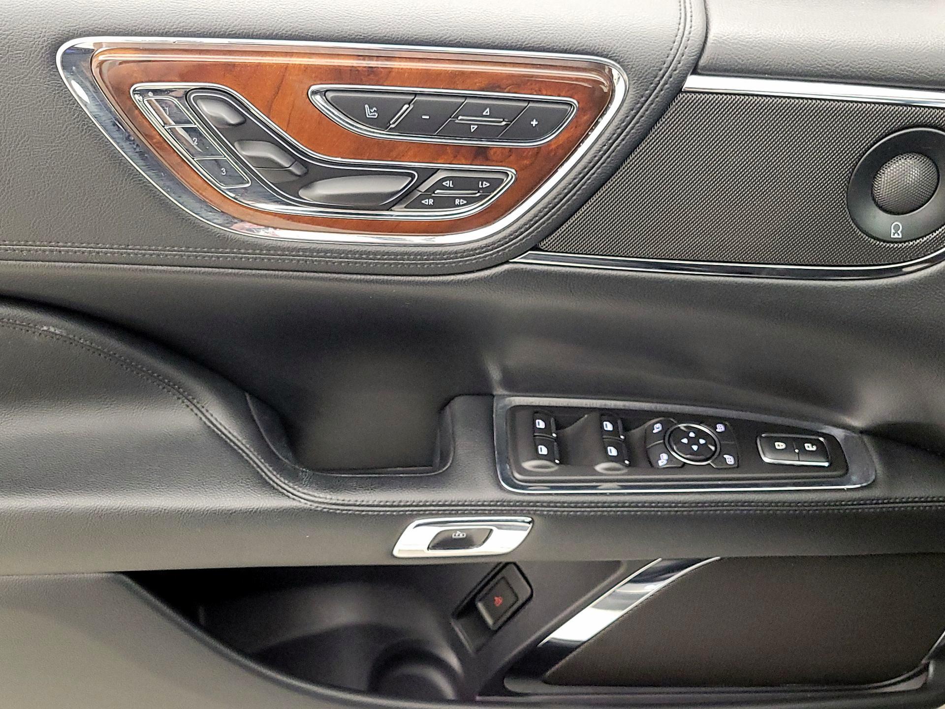 Thumbnail: 2019 Lincoln Continental - 12