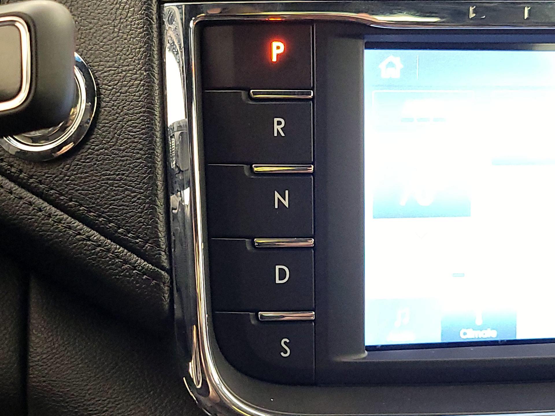 Thumbnail: 2019 Lincoln Continental - 18