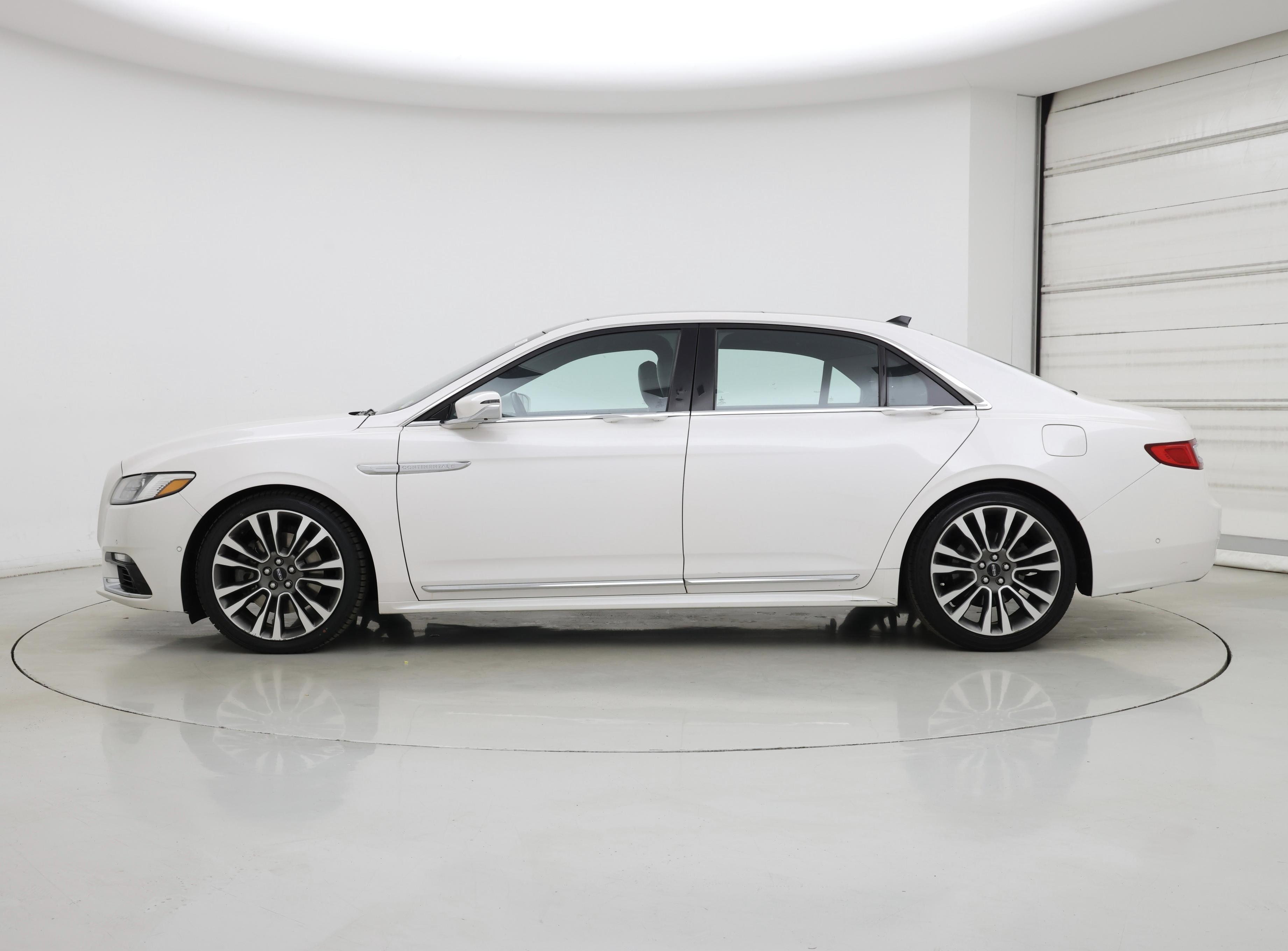Thumbnail: 2019 Lincoln Continental - 3