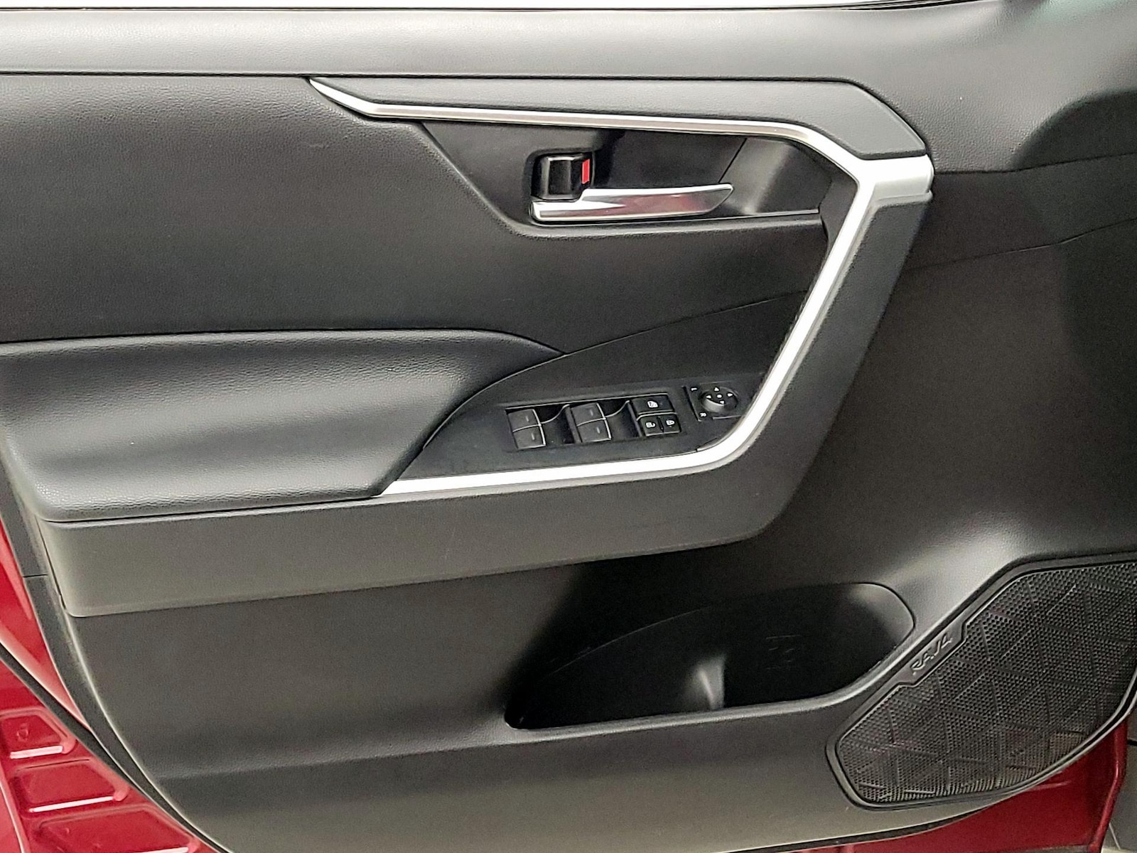 2022 Toyota RAV4 XLE - Photo 13