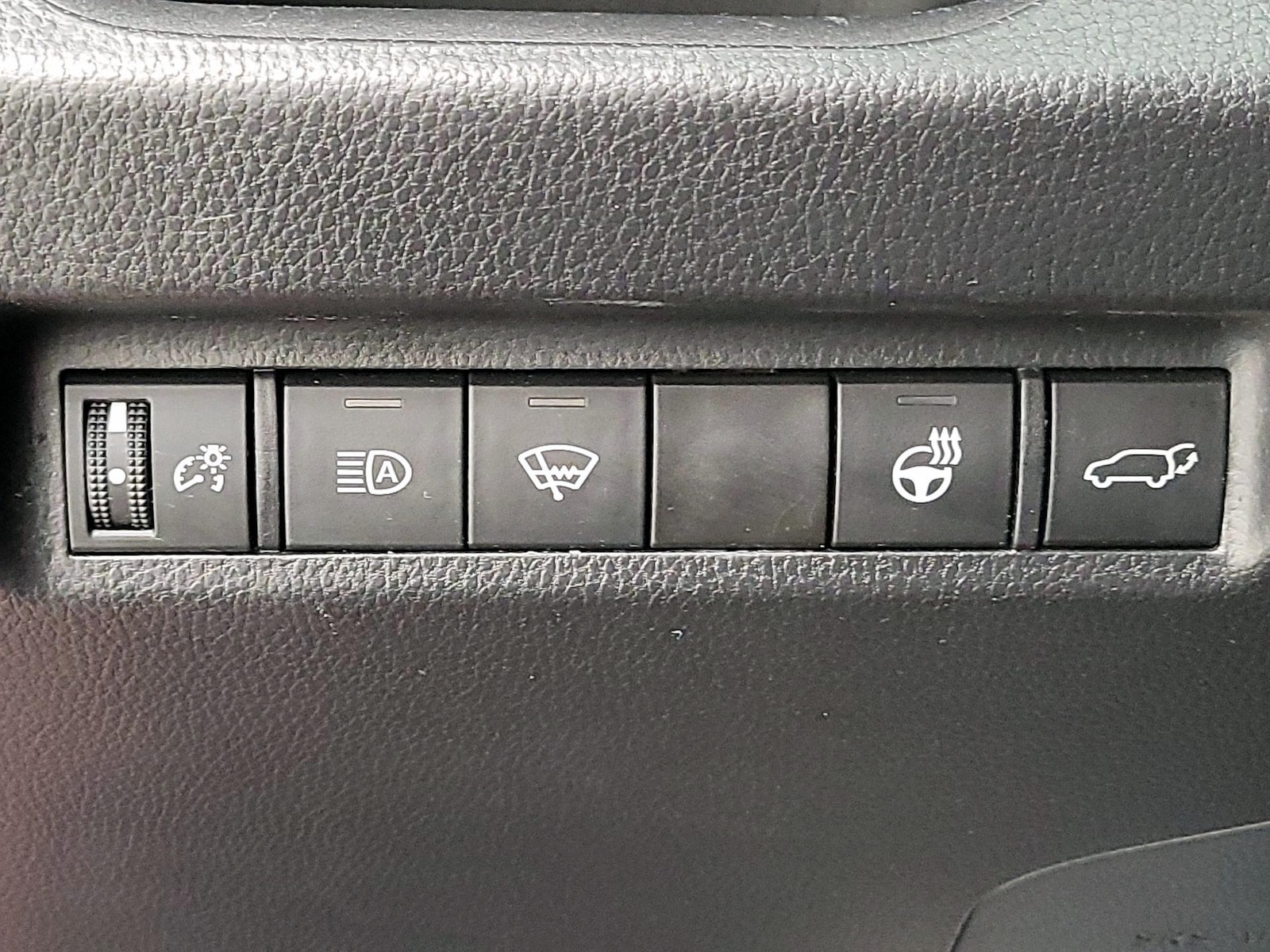 2022 Toyota RAV4 XLE - Photo 14