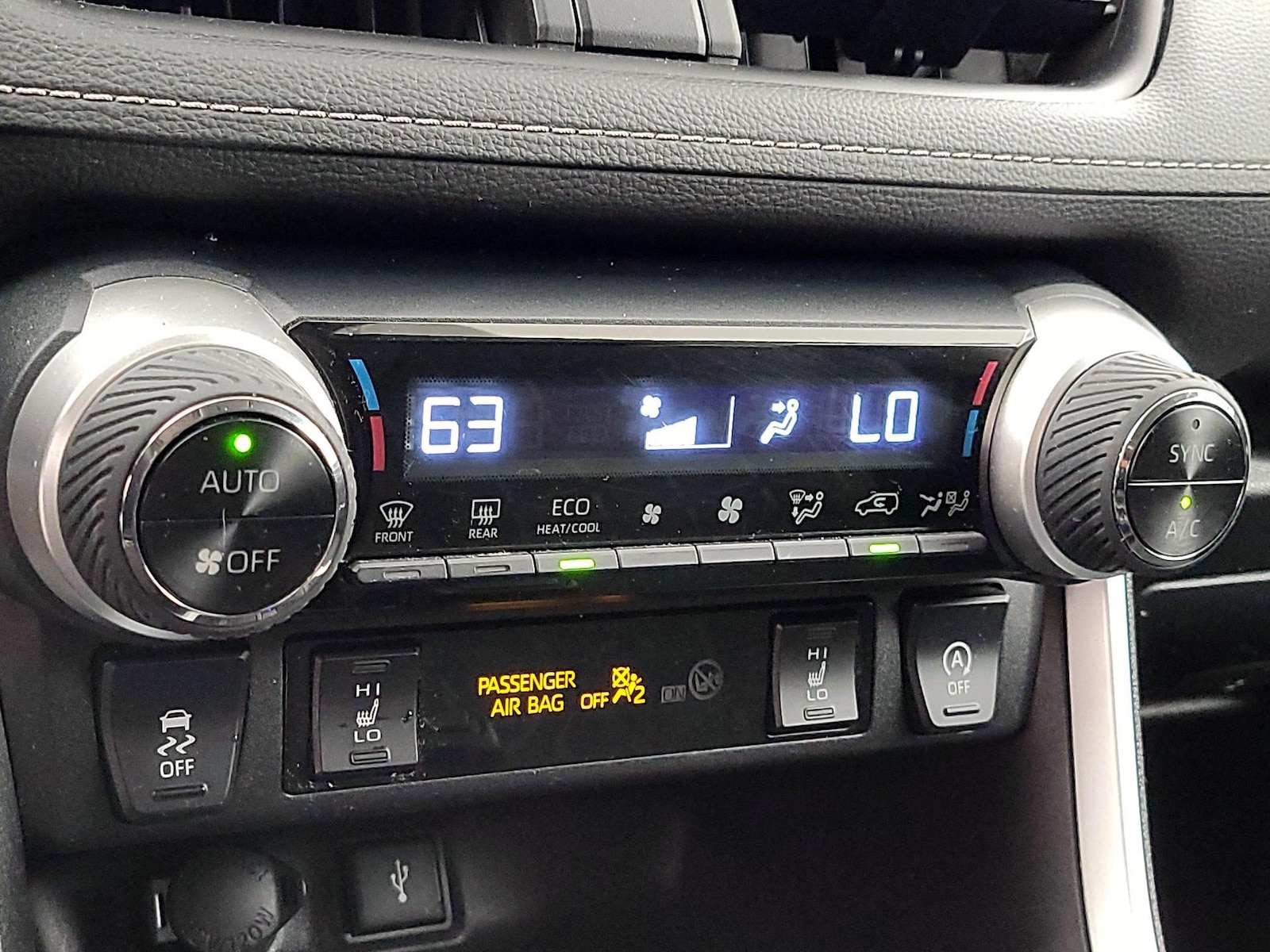 2022 Toyota RAV4 XLE - Photo 17