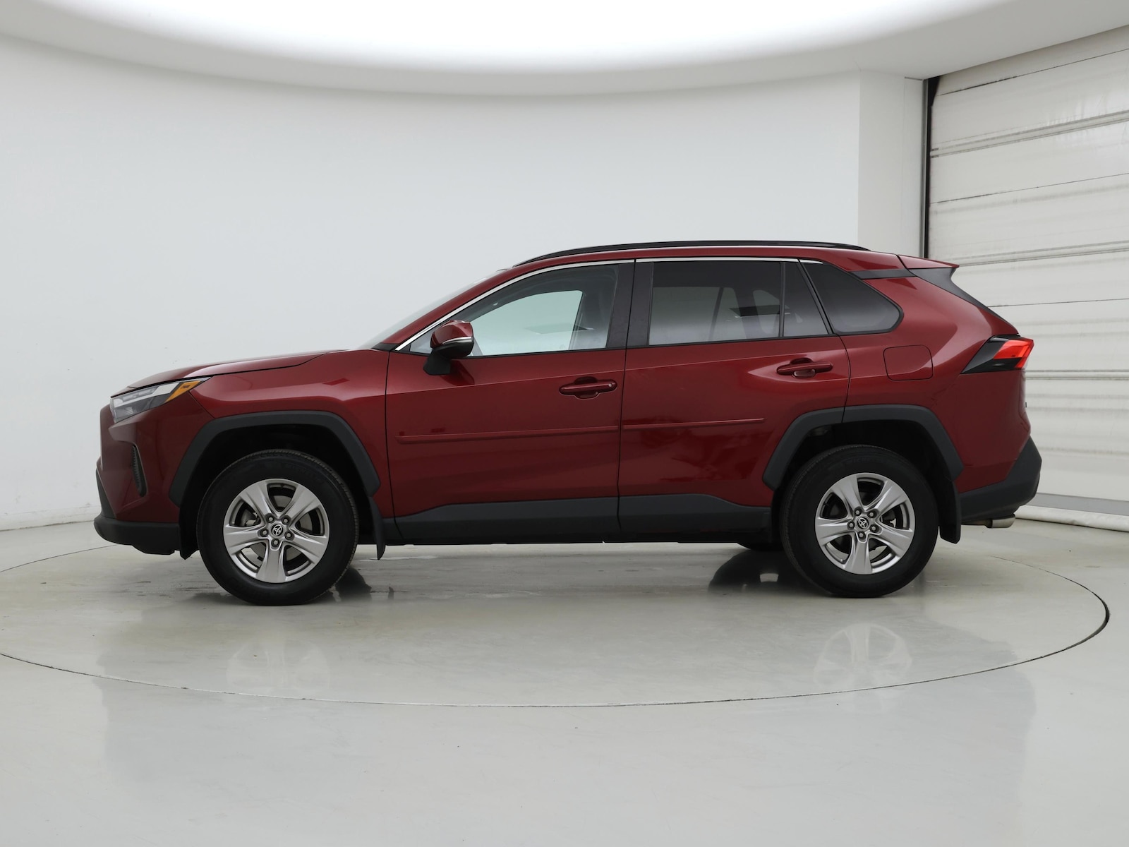 2022 Toyota RAV4 XLE - Photo 4