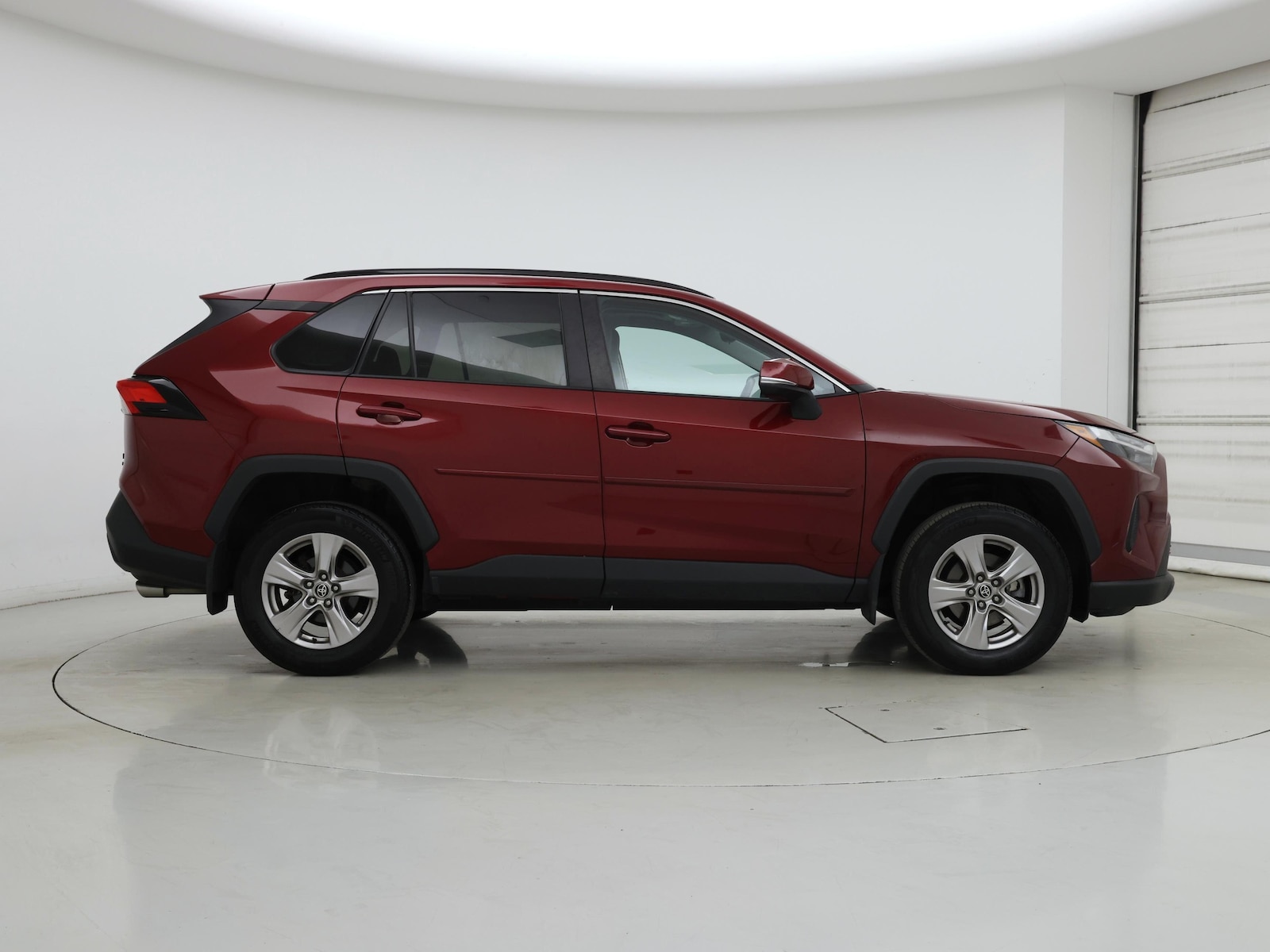 2022 Toyota RAV4 XLE - Photo 8