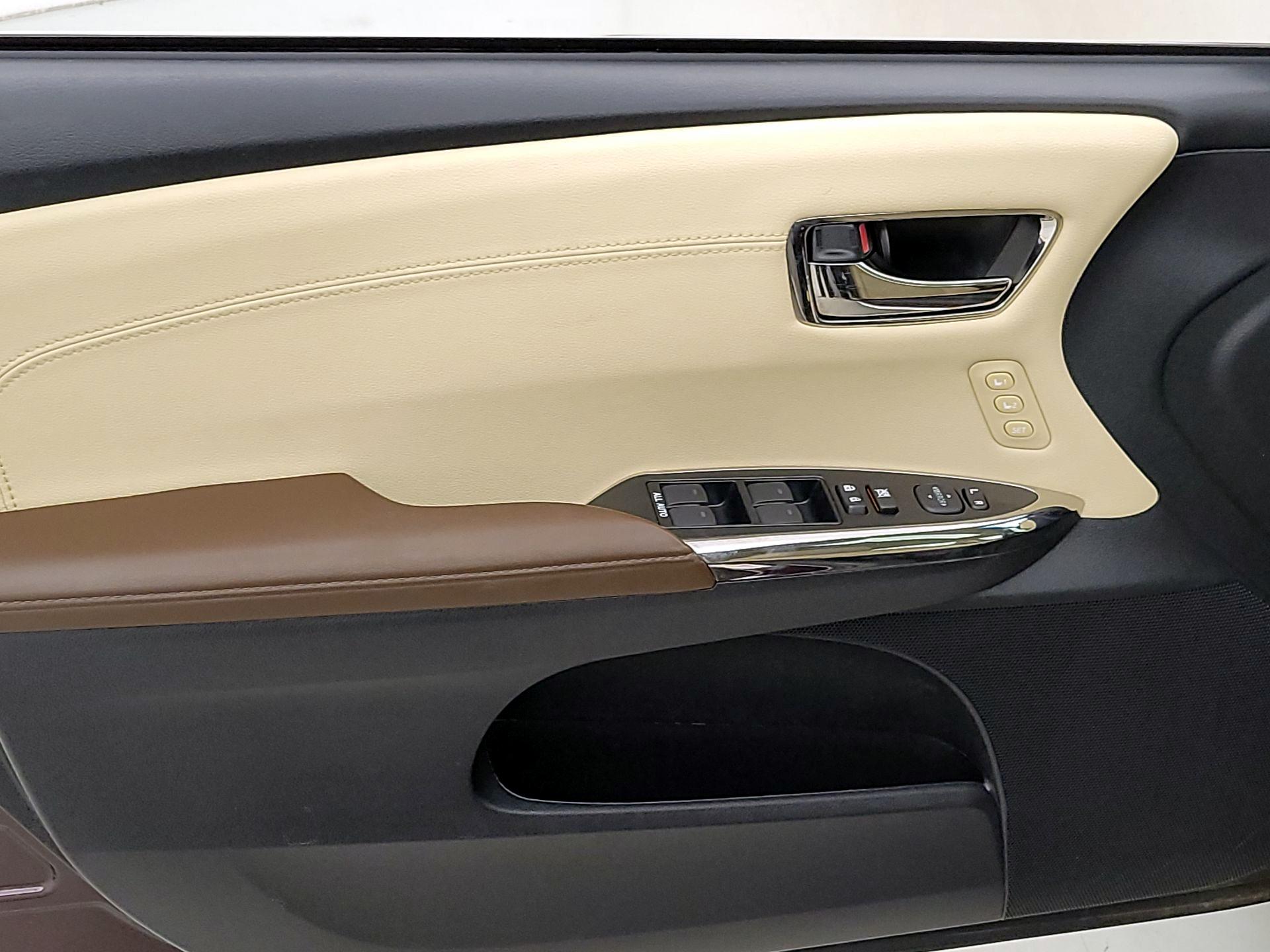 Thumbnail: 2018 Toyota Avalon - 12