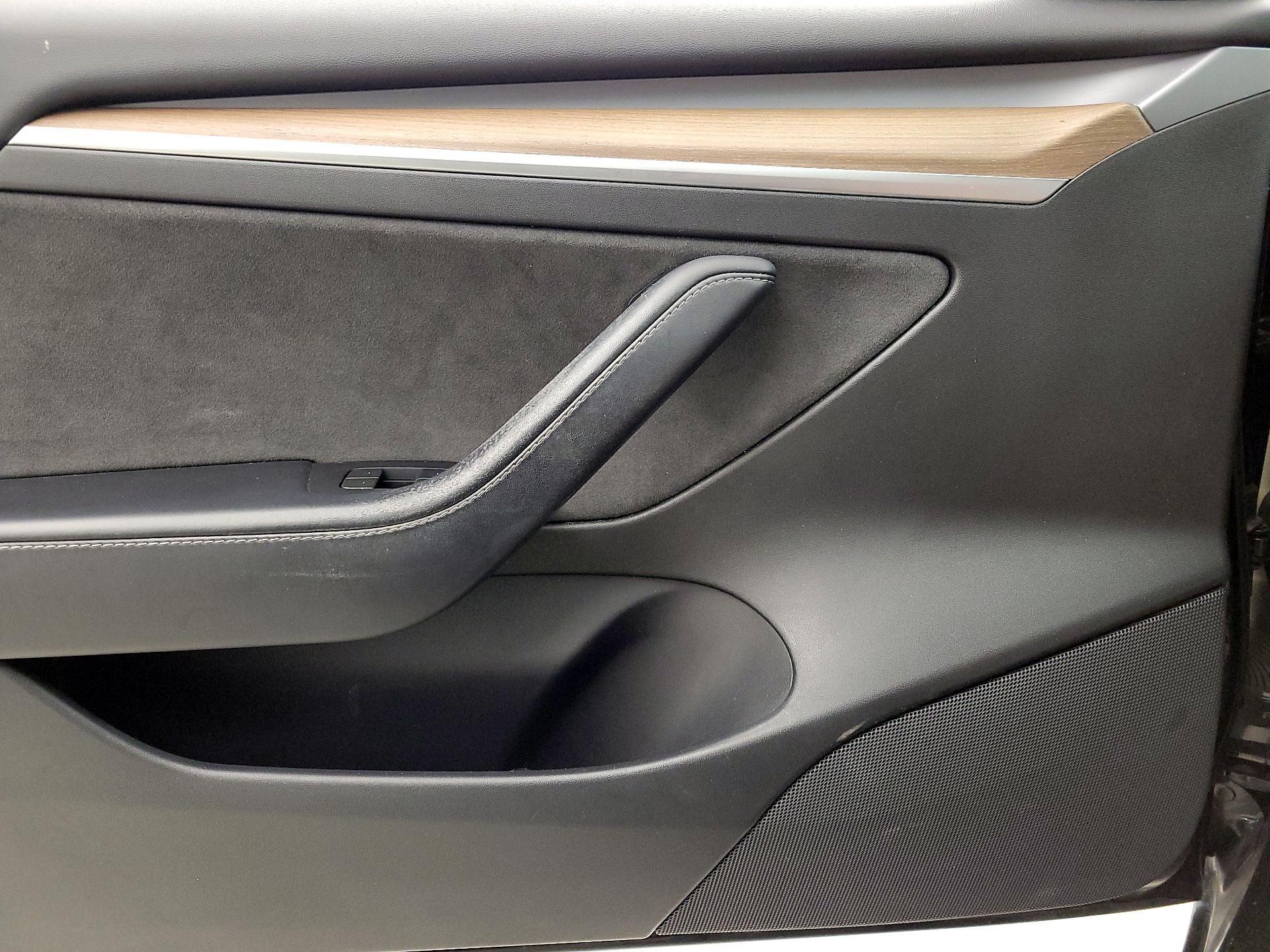 Thumbnail: 2022 Tesla Model 3 - 12