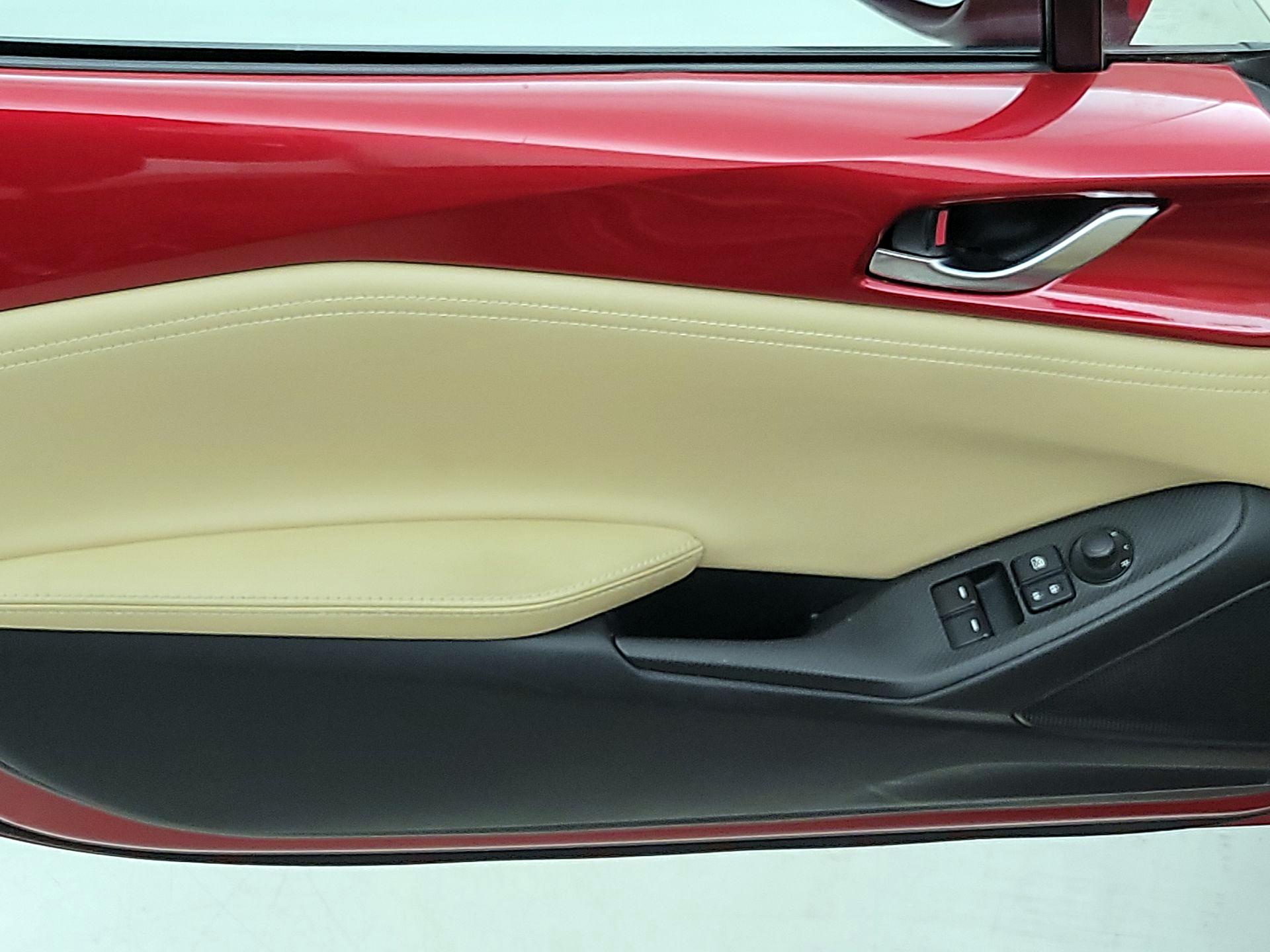 Thumbnail: 2016 Mazda MX-5 Miata - 12