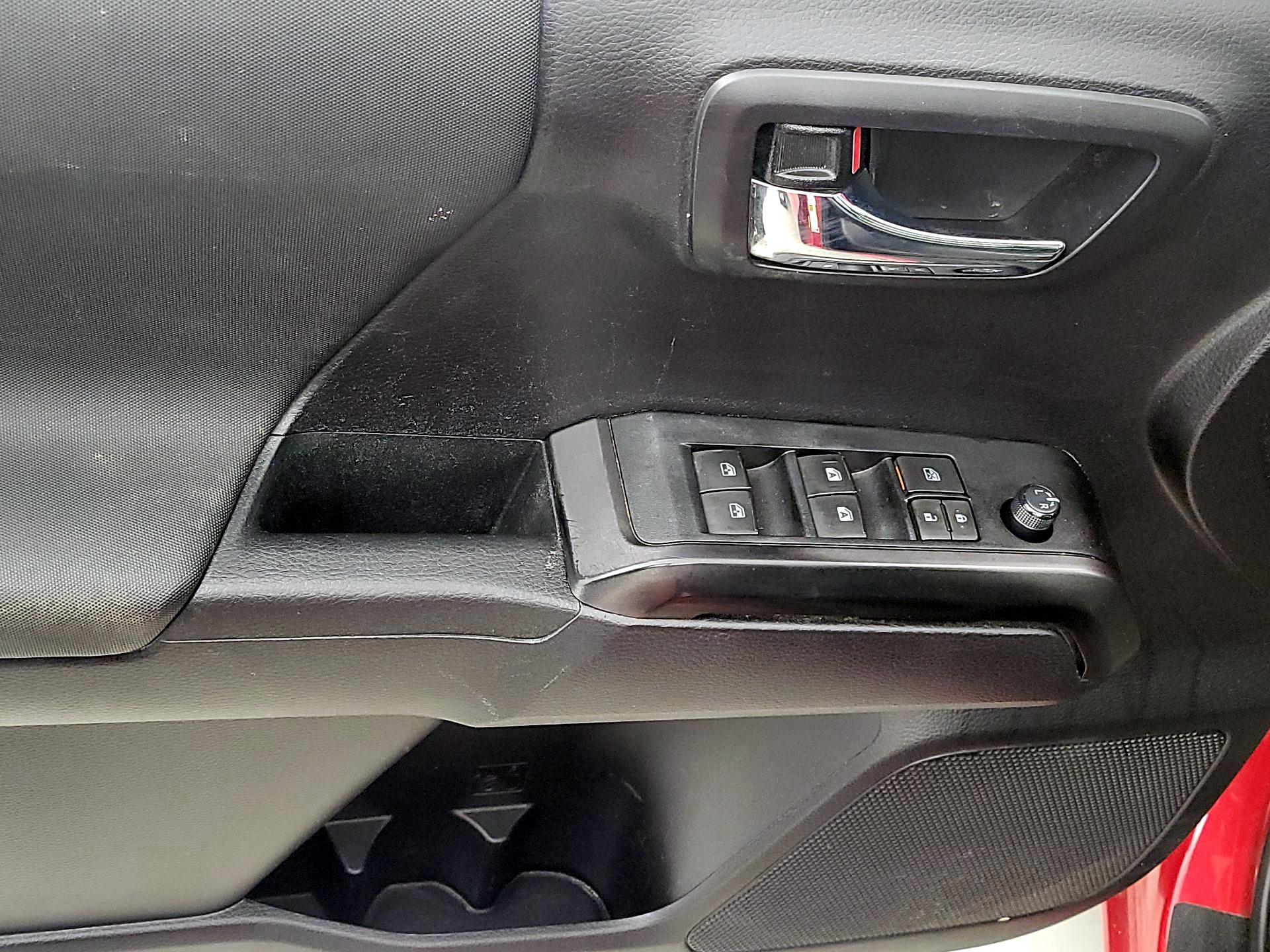 Thumbnail: 2020 Toyota Tacoma - 12