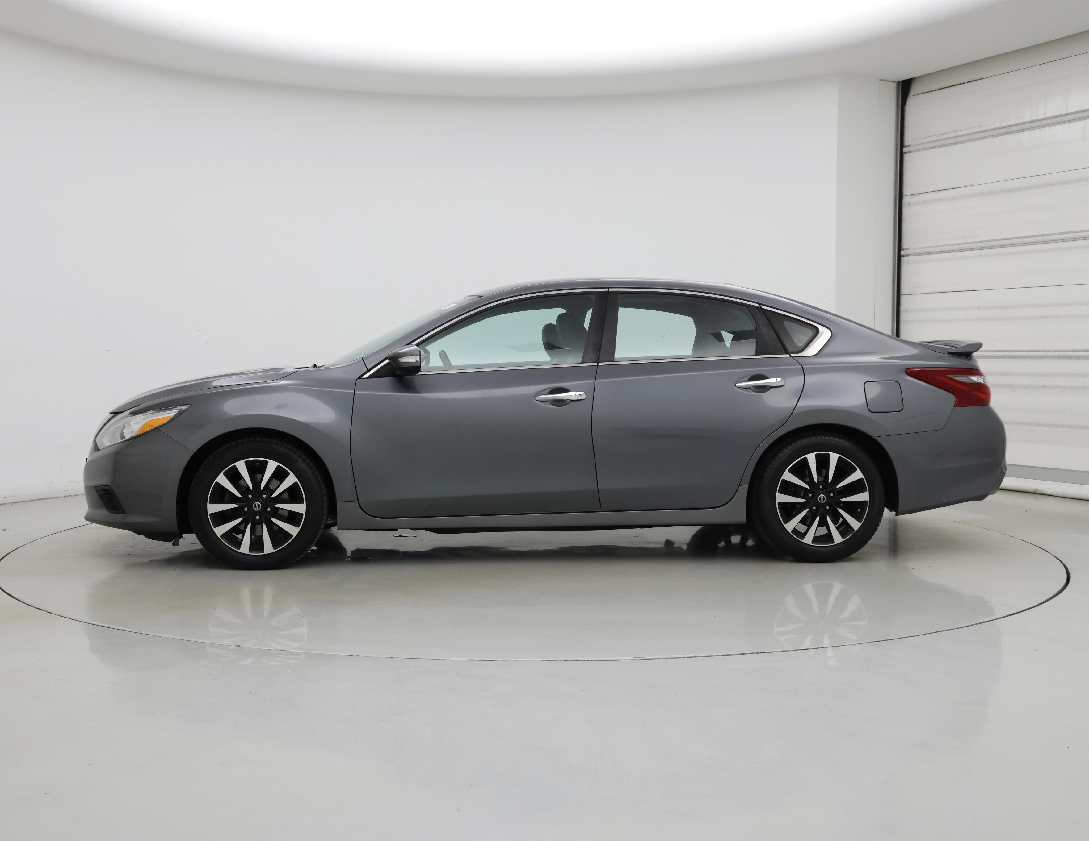 Thumbnail: 2018 Nissan Altima - 3