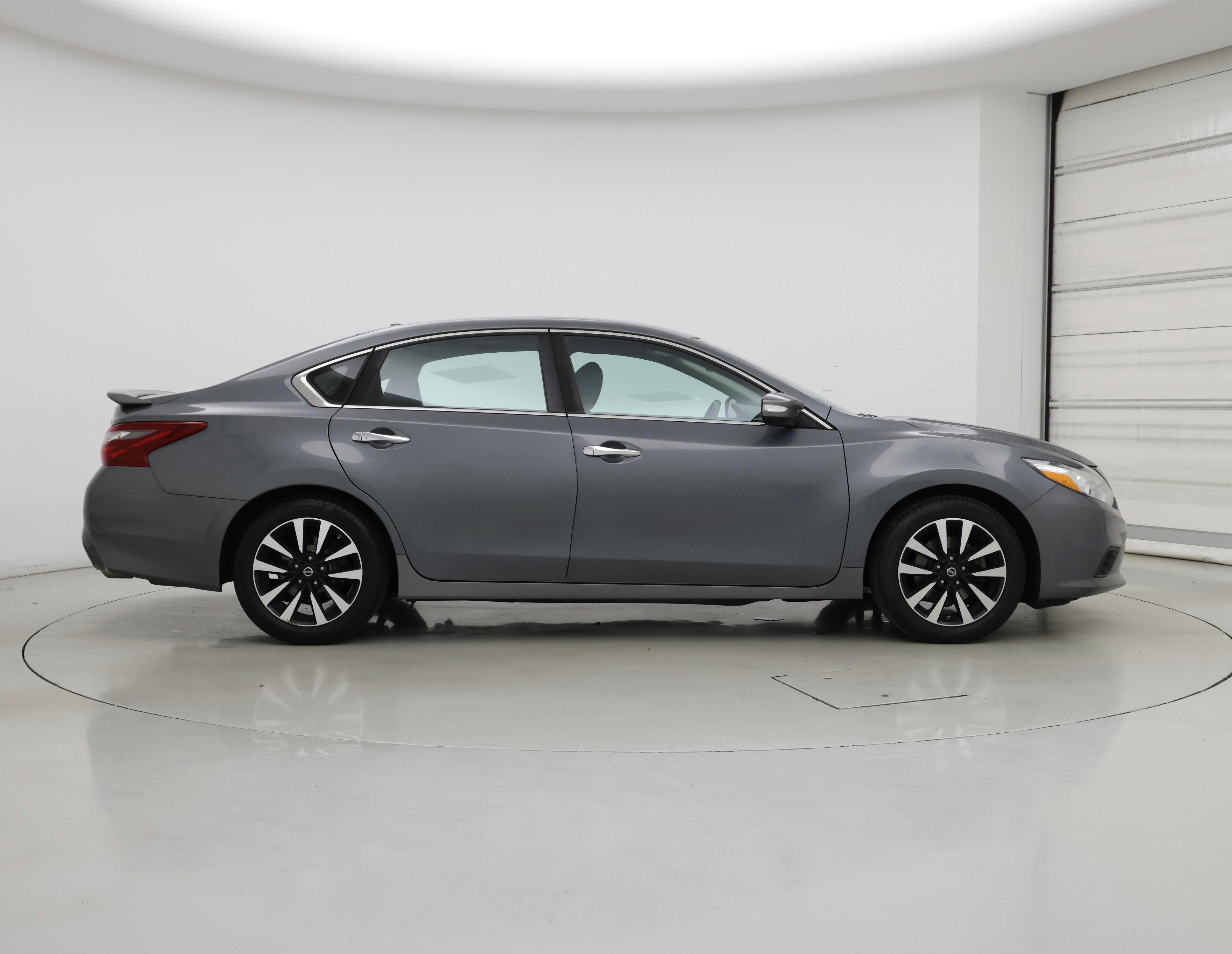 Thumbnail: 2018 Nissan Altima - 7