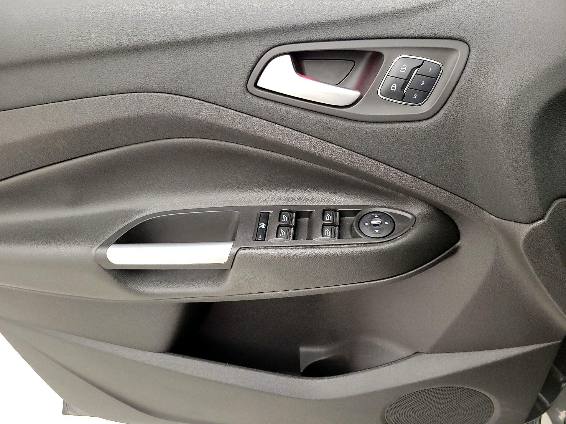 Thumbnail: 2016 Ford Escape - 12