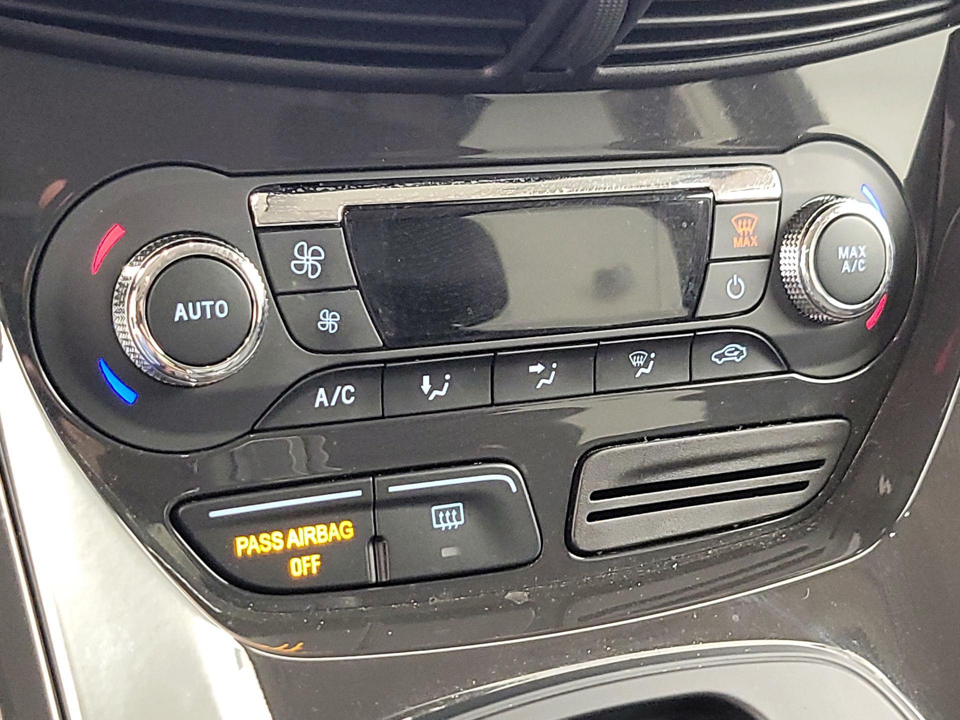 Thumbnail: 2016 Ford Escape - 17