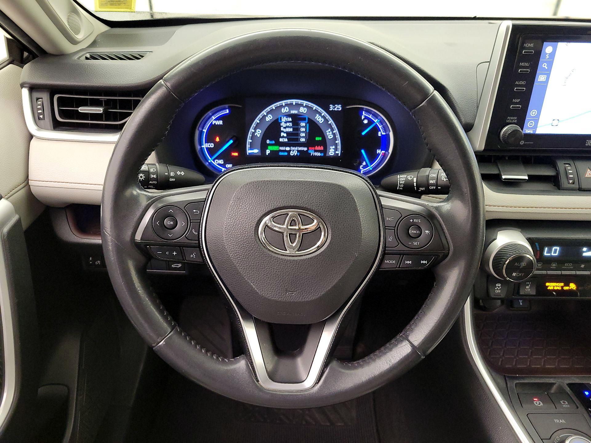Thumbnail: 2020 Toyota RAV4 - 10