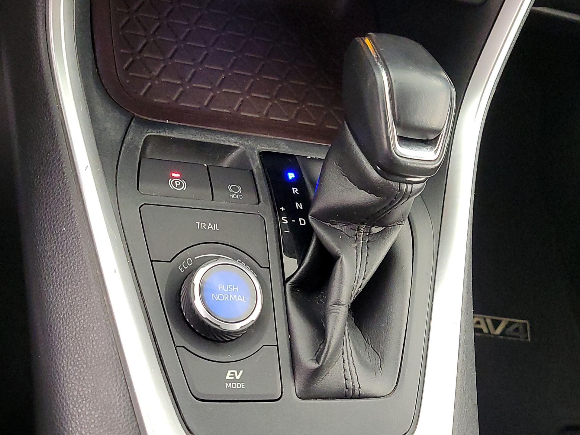 Thumbnail: 2020 Toyota RAV4 - 18