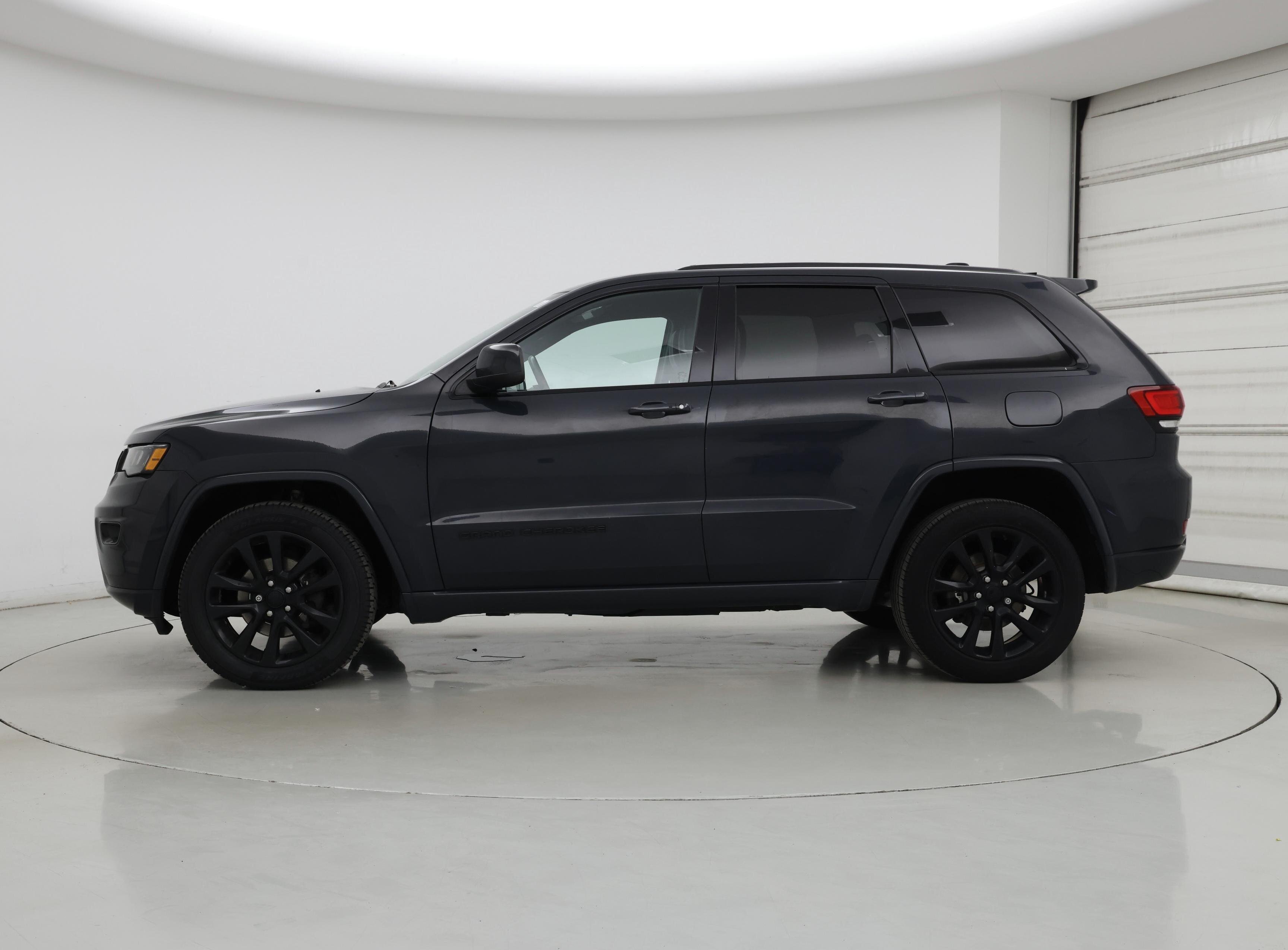 Thumbnail: 2018 Jeep Grand Cherokee - 3