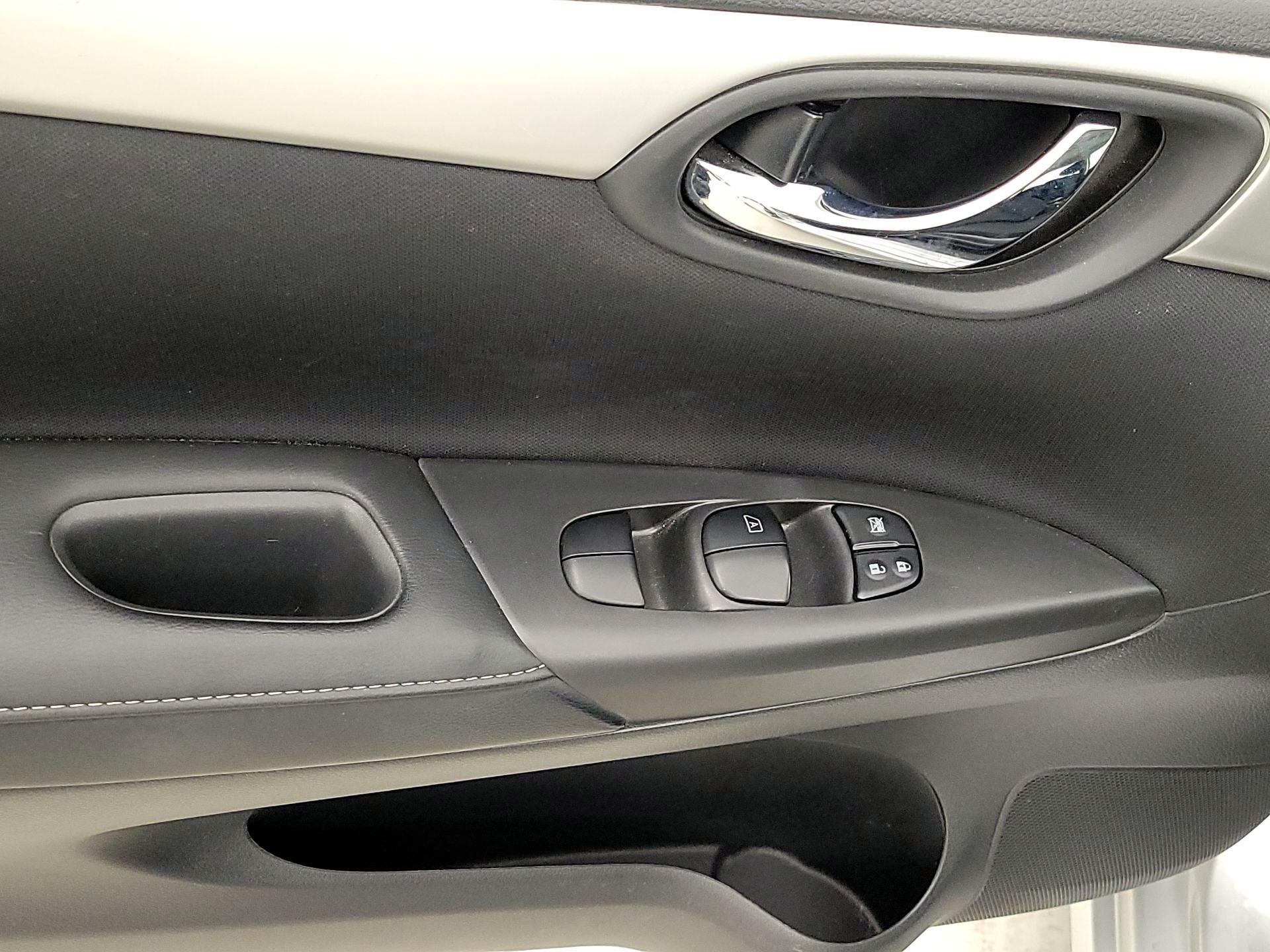 Thumbnail: 2019 Nissan Sentra - 12